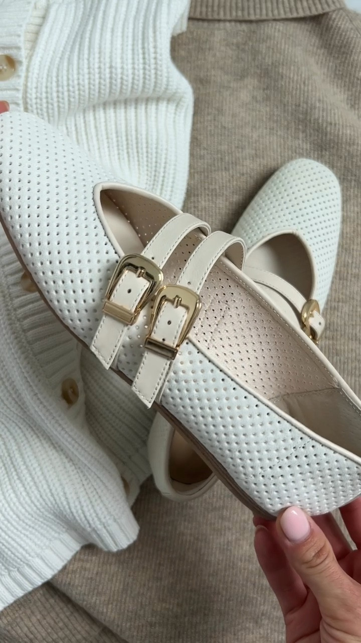 Ballet flats 🤩 
These are so comfortable! I have a wider foot and got size 8 (normally 7-7.5)  

#LTKSeasonal #LTKShoeCrush #LTKCon