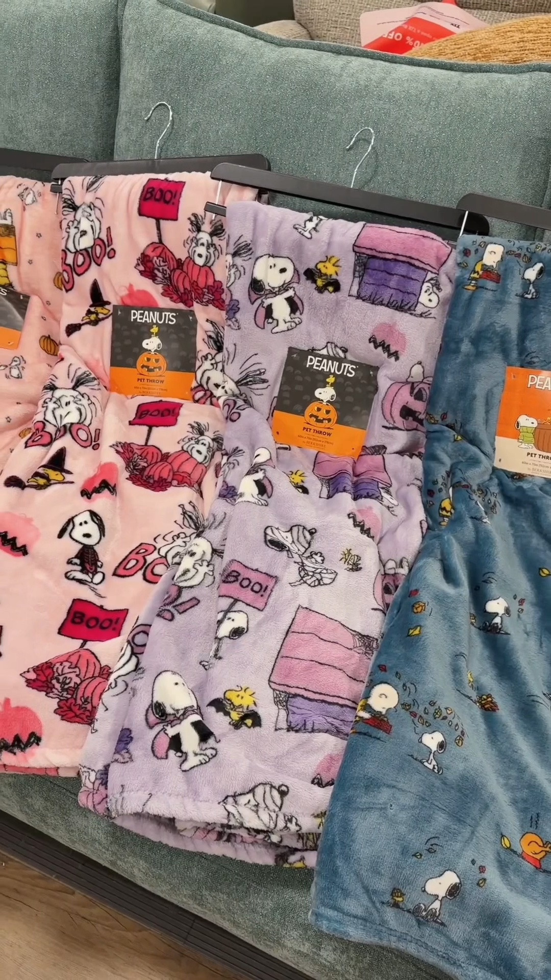 Fall & Halloween Snoopy blankets!!🥹🧡 

#snoopy #peanuts #homegoods #amazon #fall #halloween #halloweendecor #halloweendecorations #falldecor #falldecorations #bedding #blanket #bedroom

#LTKSeasonal #LTKHome #LTKselfcare
