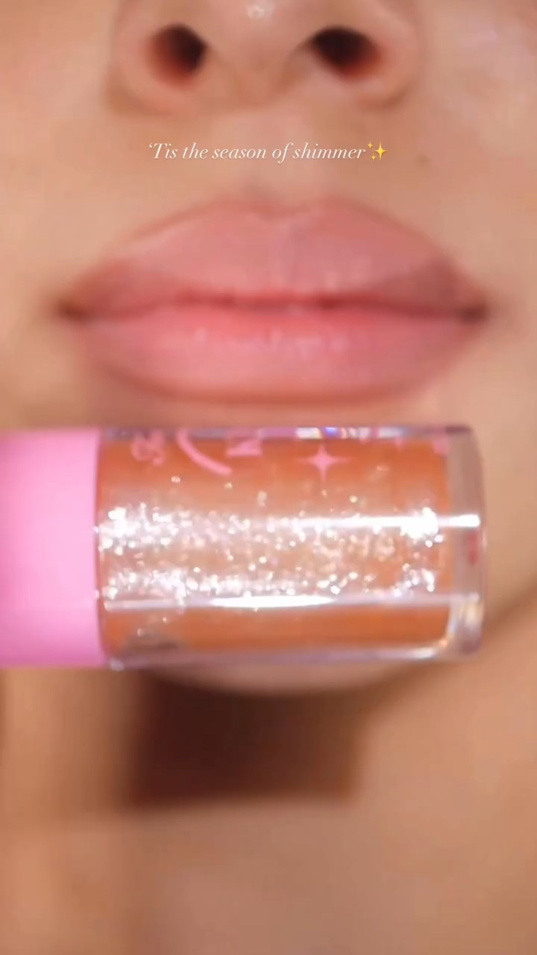 @toofaced kissing jelly gloss in cream soda✨ #holidaymakeup #glitterlipgloss #glitterlips #sparklylipgloss