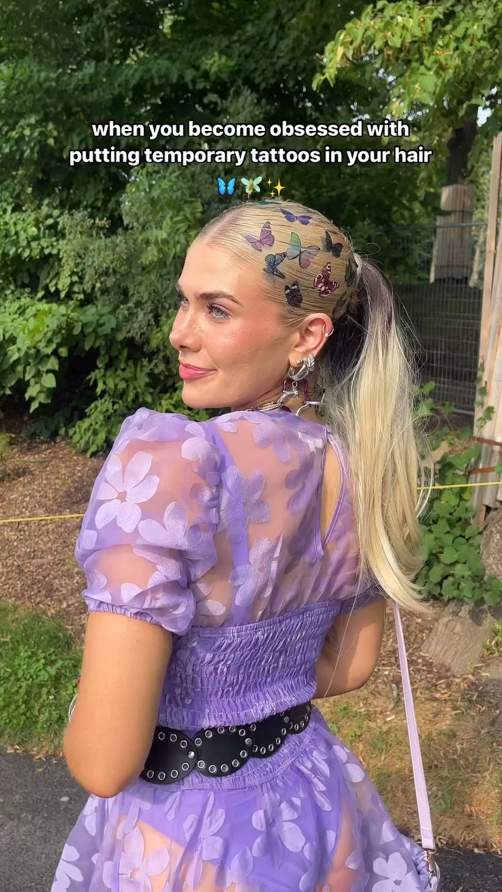 me 🤝🏻 putting temporary tattoos in my hair 

#festivalfashion #festivalhair #hairideas #hairfashion