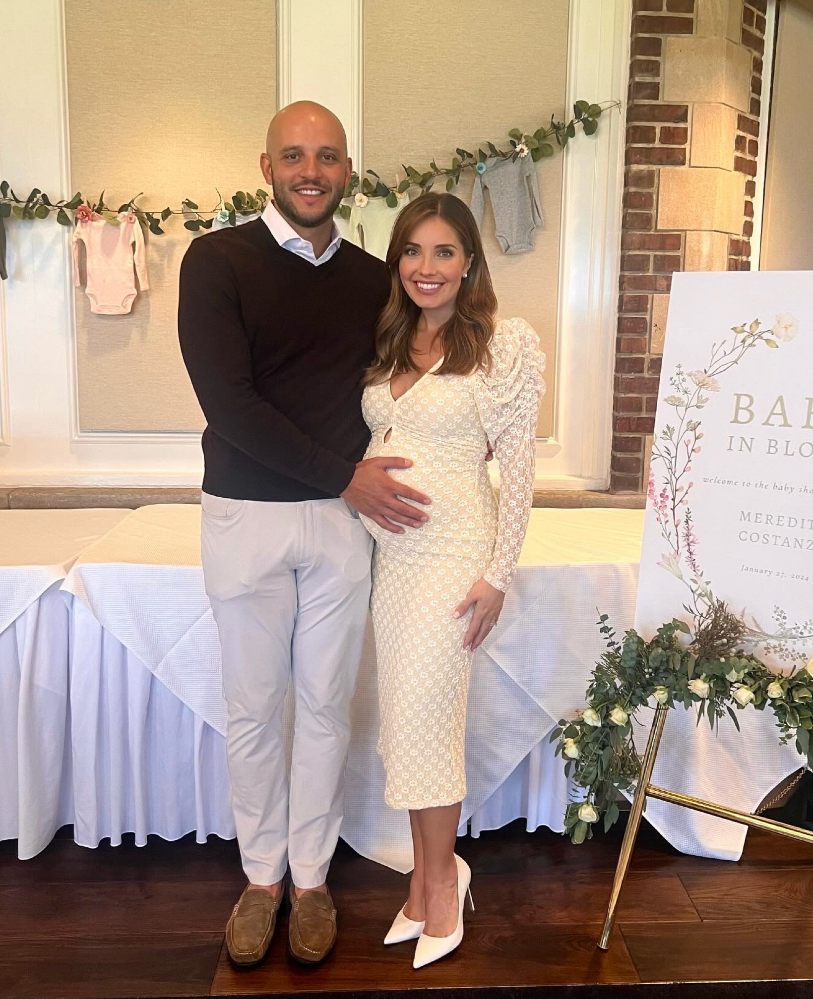 Lots of interest in the dress I wore for newborn photos, so thought I’d share the dress from my baby shower!✨Non maternity but lots of stretch. Sized up one for the bump (I’m 5’3” for reference)

#bumpstyle #bumpfriendly #babyshowerdress #puffsleevedress #maternitystyle #pregnancystyle


#LTKBump #LTKBaby #LTKStyleTip