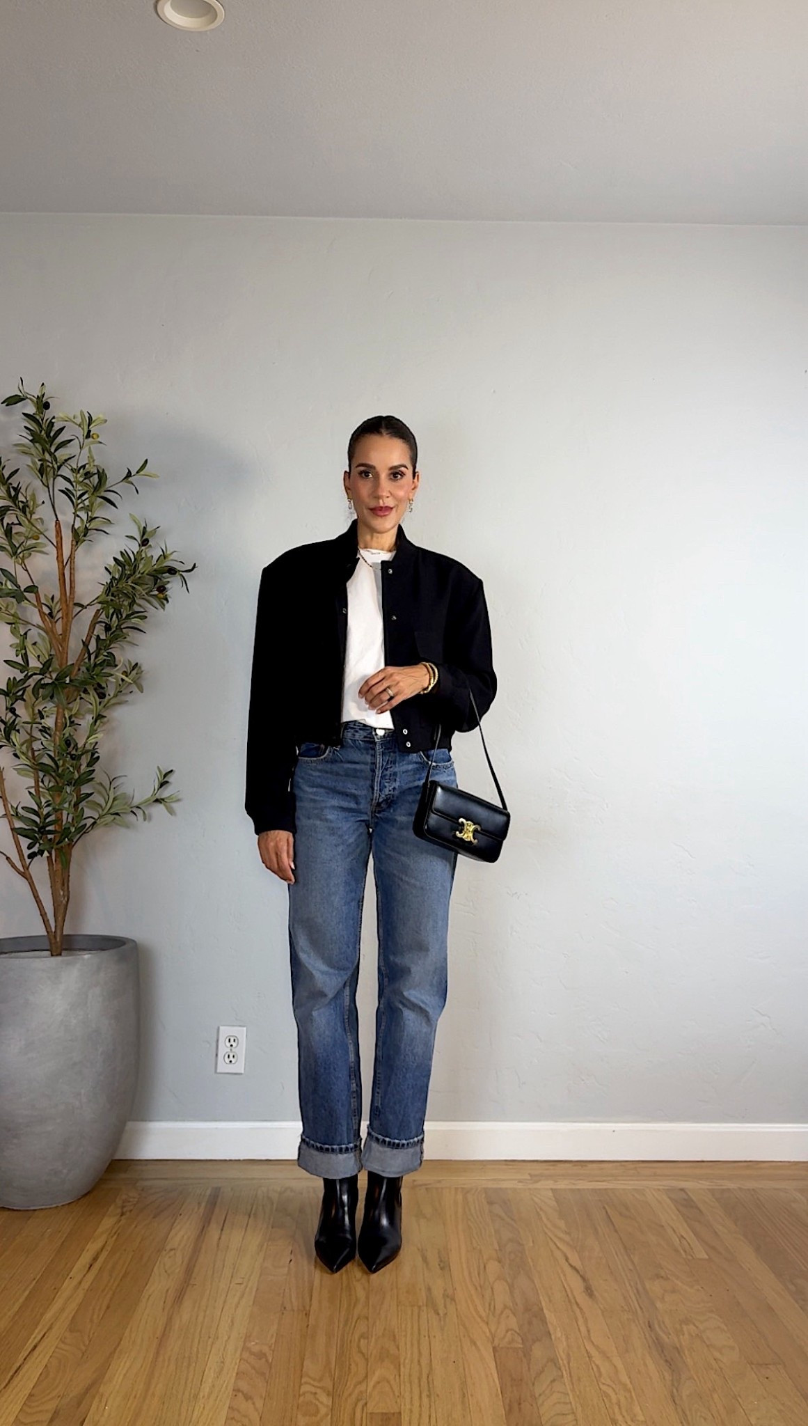 Effortless, polished, and easy to recreate 🤍
This is one of my favorite outfit formulas: straight-leg jeans + a crisp white tee + a structured jacket. Add a classic black bag and pointed boots and the whole look instantly feels elevated.

women over 40 style | elevated casual outfit | straight leg jeans outfit | white t shirt outfit women | effortless chic outfit | classic minimalist style | everyday polished outfit | casual chic outfit formula | timeless wardrobe basics | how to look expensive in basics | fall casual outfit women | simple outfit formula | modern classic style | capsule wardrobe outfit | real life chic style

#LTKSpringSale #LTKootd #LTKgrwm
