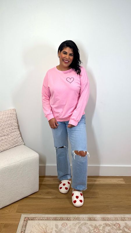 the cutest Valentine’s Day heart sweatshirt from amazon! Wearing an XXL & 31 in Abercrombie jeans

// midsize fashion, midsize style, midsize outfit, Valentine’s sweatshirt, amazon fashion finds 

#LTKSeasonal #LTKfindsunder50 #LTKmidsize