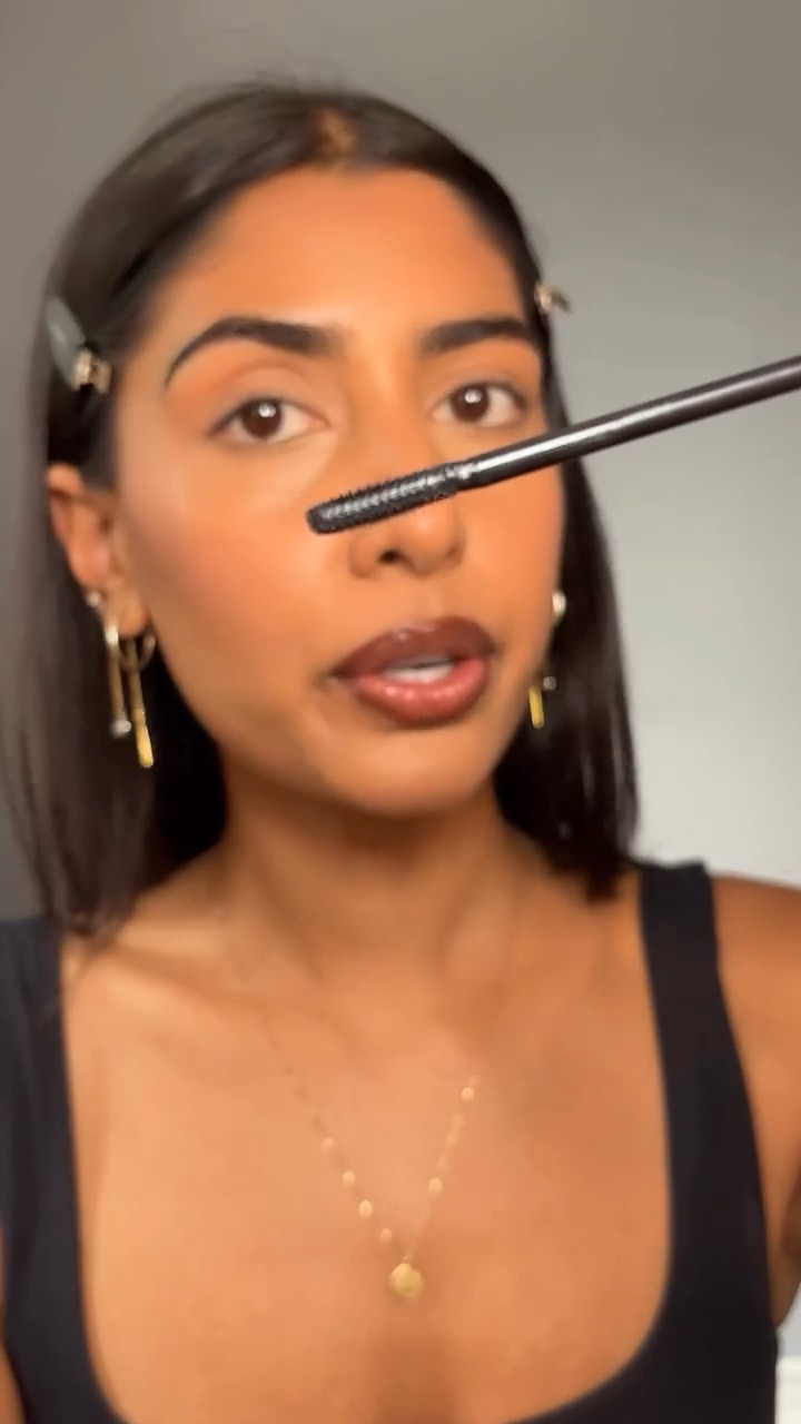 Do you like a skinnier or fatter mascara wand?? 🤔 @merit @kulfi.beauty 
.
.
.
#mascara #longlashes #lashes