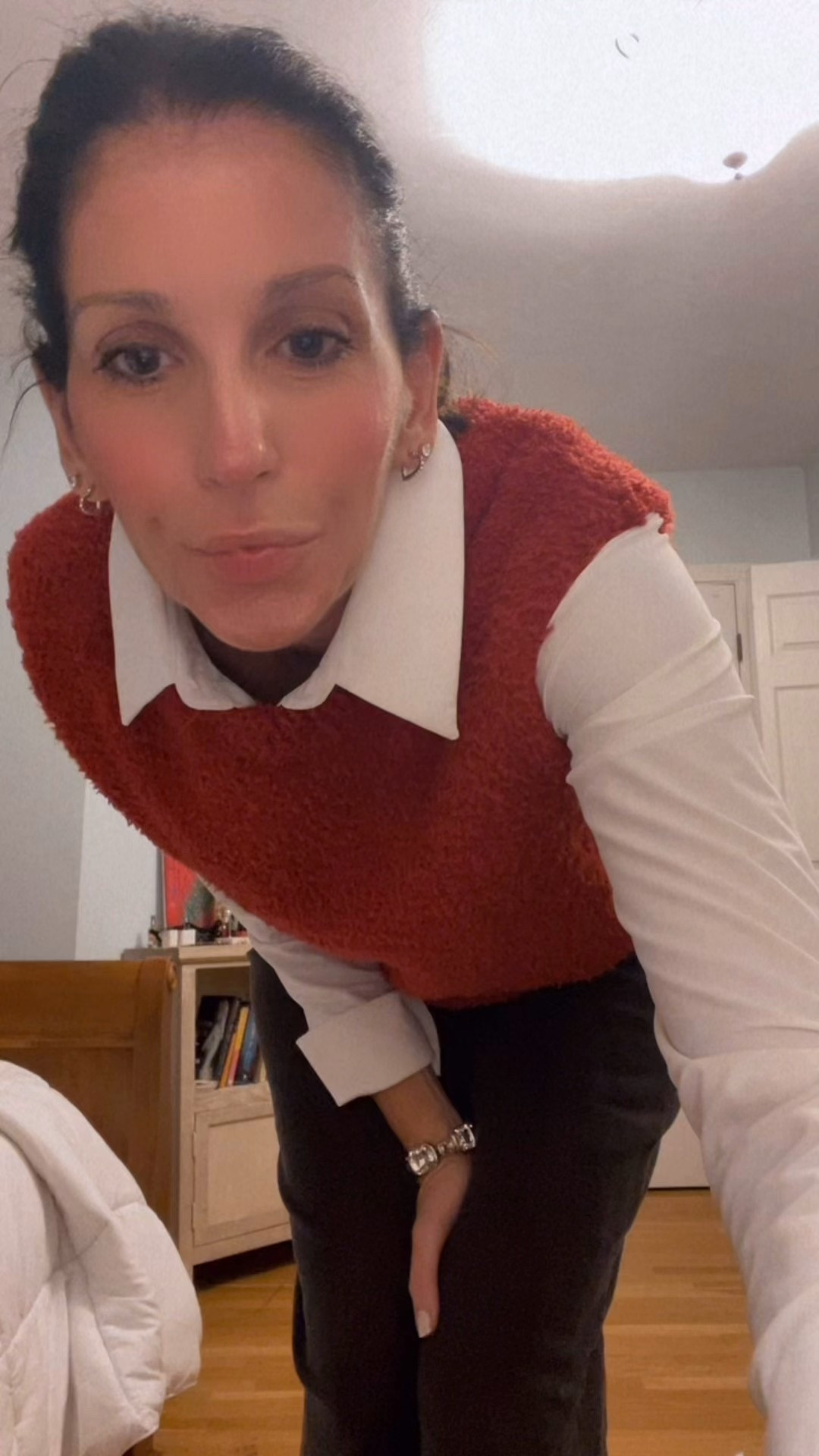 Outfit 19 of 19 🍂 | Fall Teacher Style
Wrapping up my teacher outfit series with a comfy-chic favorite! These Gap High Rise Stride Jeans are a dream for all-day wear, paired with my go-to Commando Button-Up Bodysuit for a polished, tucked-in look (that stays put 🙌). Threw on this cozy Amazon sweater vest to complete the fall vibes. Effortless, classroom-ready, and perfect for layering!
🖤 Shop everything via the link in bio or the LTK app!
#LTKFallStyle #TeacherOutfits #FallTeacherStyle #GapStyle #AmazonFinds #CommandoBodysuit #OOTD #LTKTeacherStyle #CapsuleWardrobe