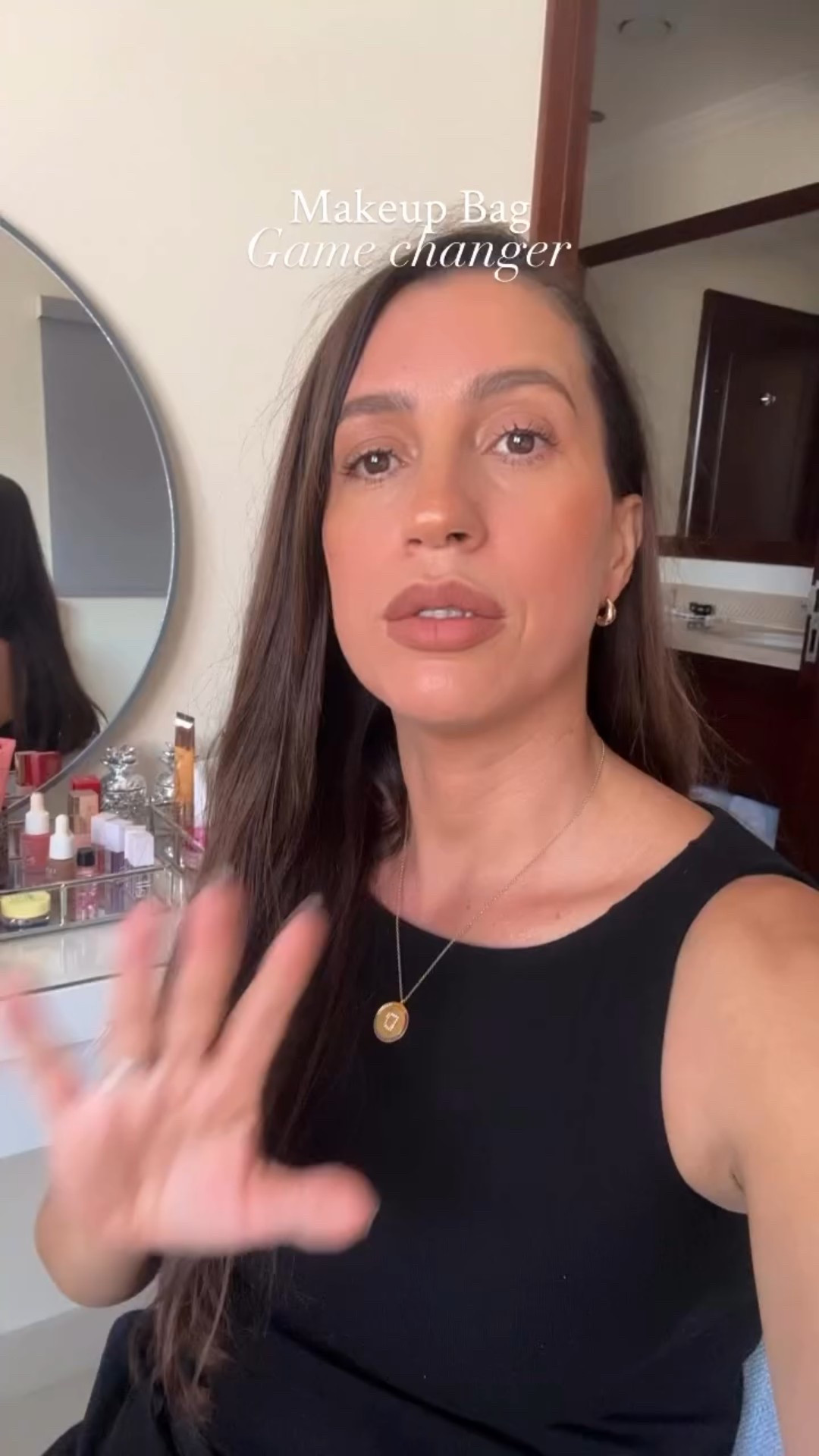 Make up bag updated and let me know what you think and from @amazonae 🔗 available , or write  Makeup bag and send to you x #makeupbag #mumlife #makeuplover