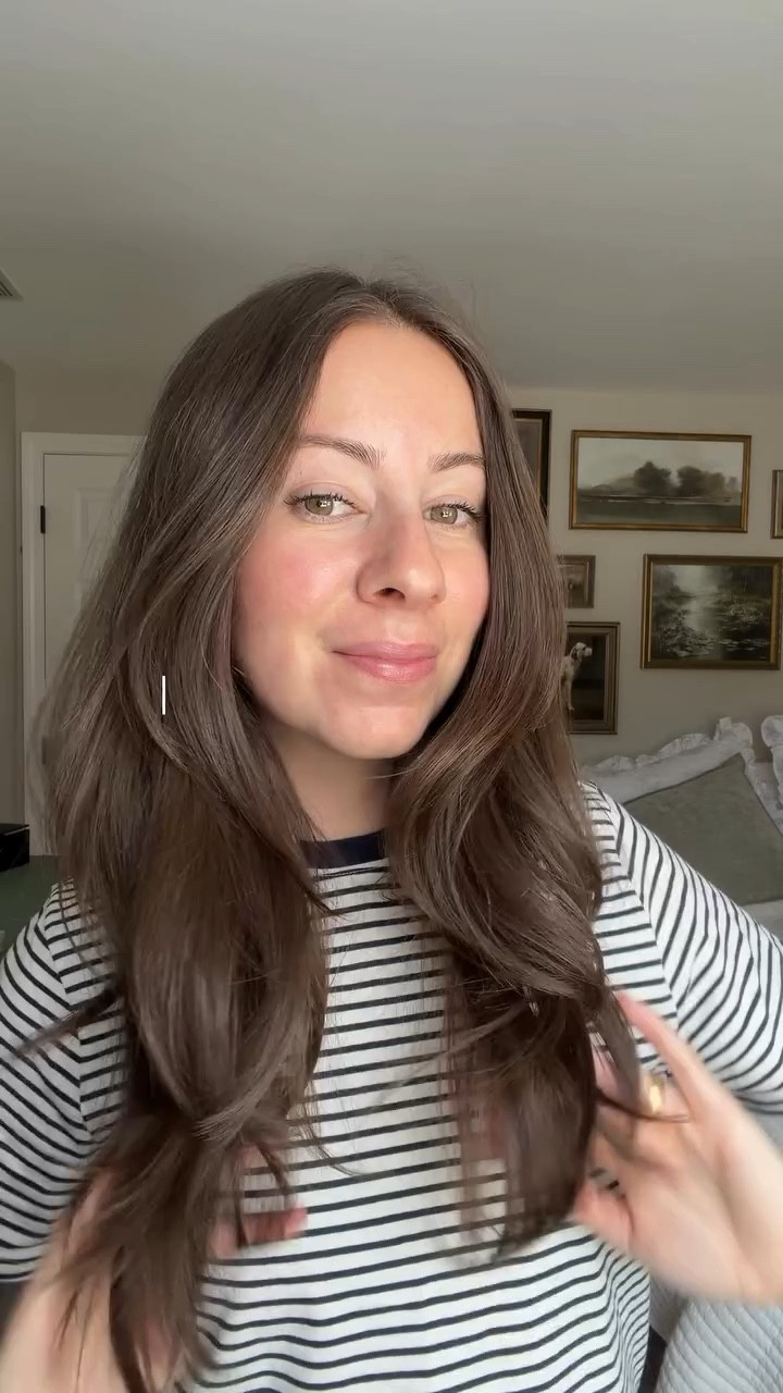 My everyday 5 minute no makeup makeup 🤭 What I use: 

Sunscreen: @prequelskin Solar Shade
Undereye SPF: @rmsbeauty Refresh Brightener in Cherish
Blush + bronzer: @merit Balm in Persimmon + Bronze Balm in Clay
Brows: @kosas Air Brow
Lashes: @lorealparis Panorama
Lip: @yslbeauty Candy Glaze 02

#everydaymakeup #naturalmakeup #nomakeupmakeup