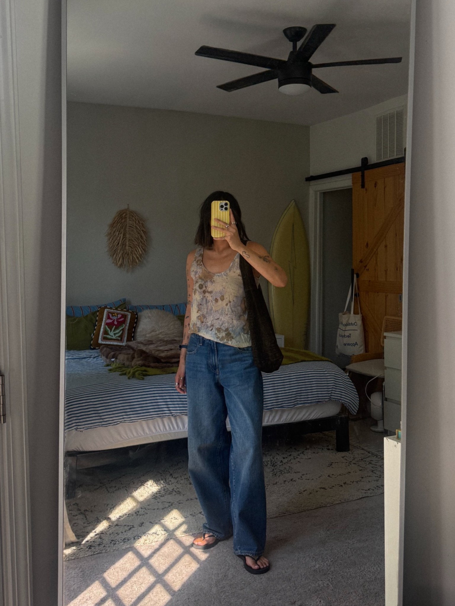 wednesday ootd 

top: zara 
bag: tjmaxx