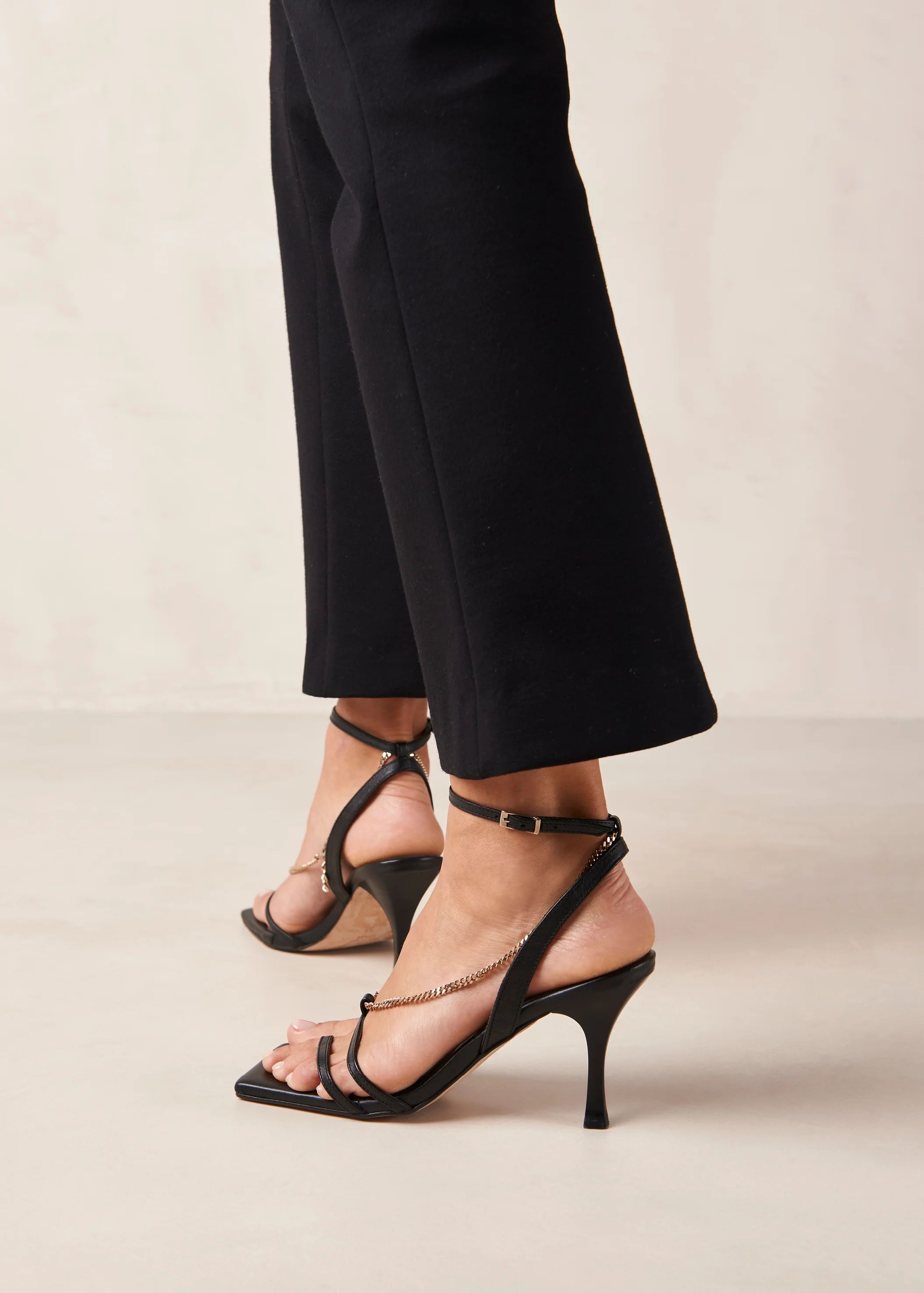 Straps Chain - Black Leather Sandals | ALOHAS | Alohas FR