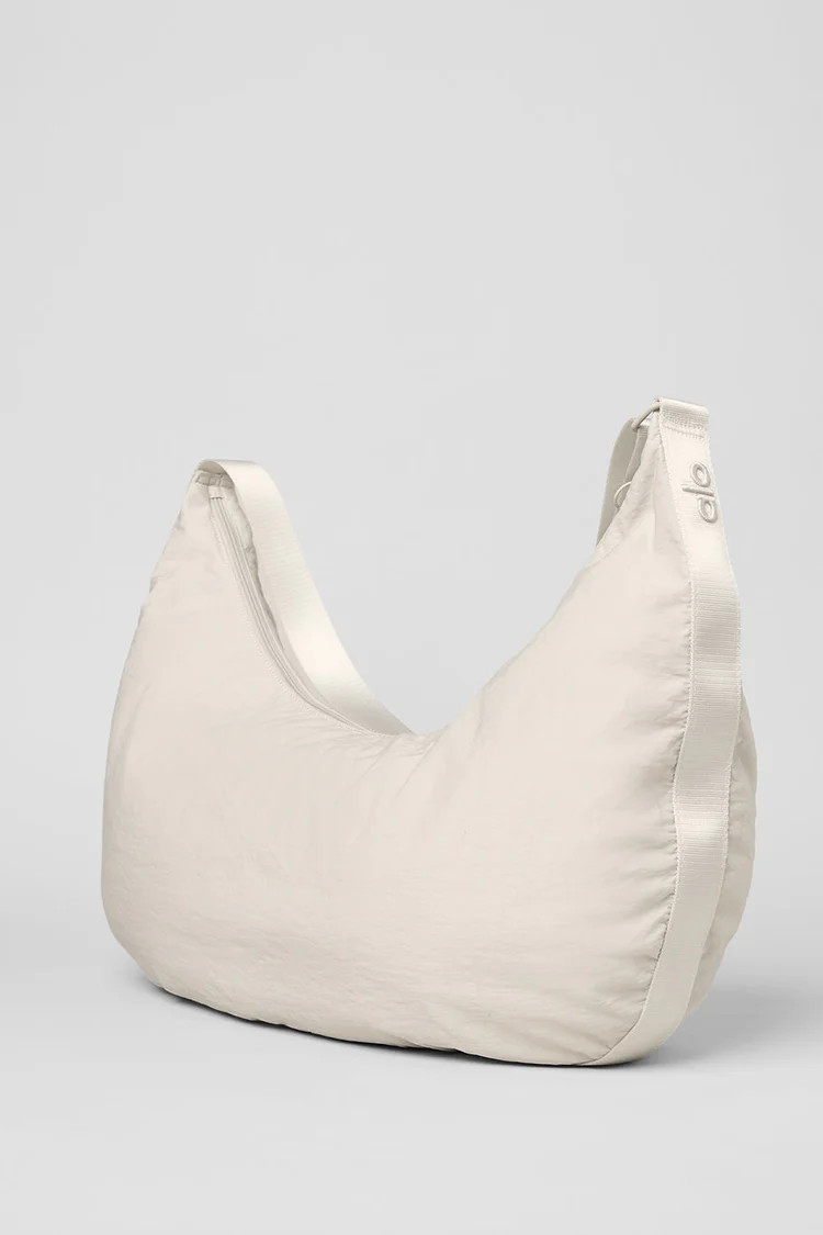 Om The Go Gym Sling Bag | Alo Yoga (US)
