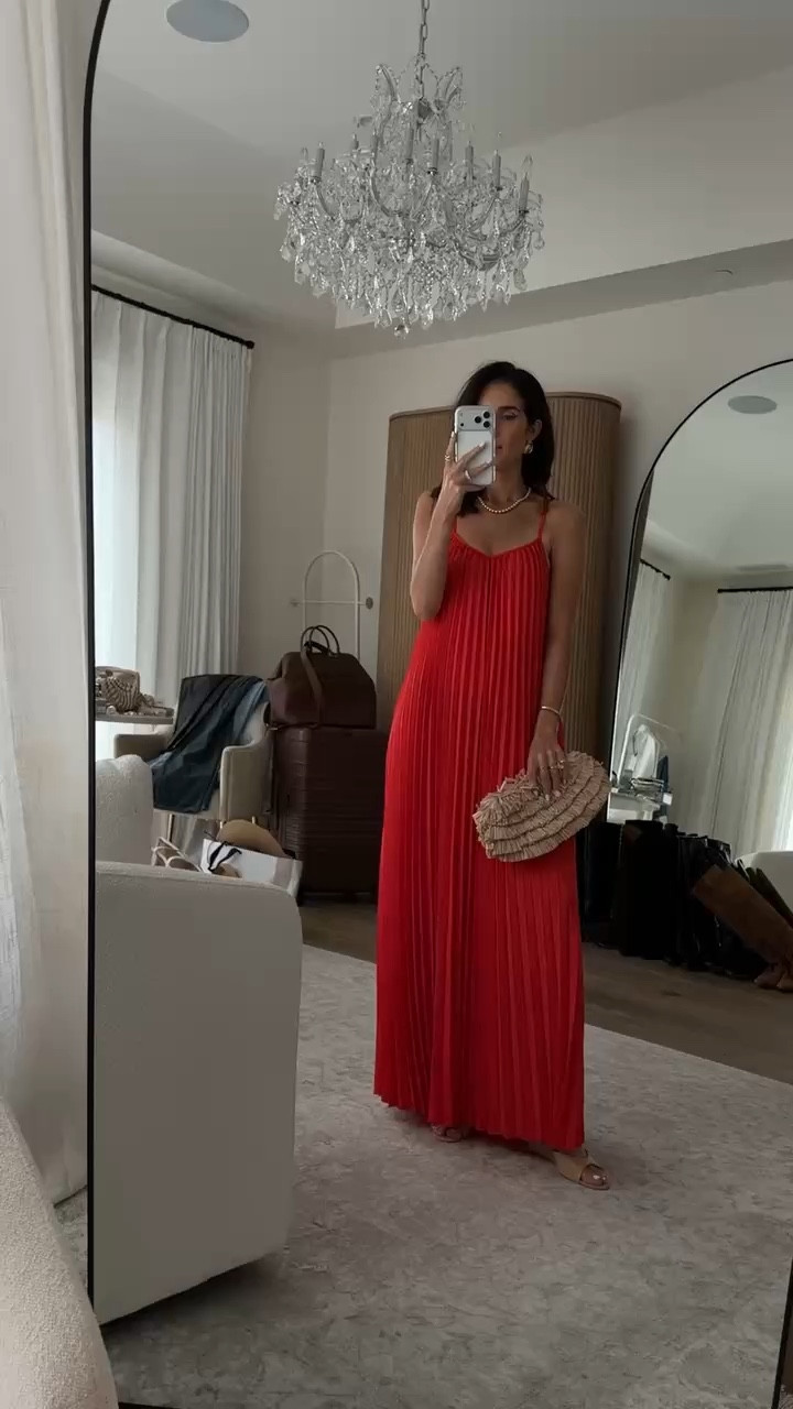 Love the pop of color on this pleated dress! I’m just shy of 5-7” wearing the size small #stylinbyaylin #aylin #dresss

#LTKootd #LTKTravel #LTKSeasonal