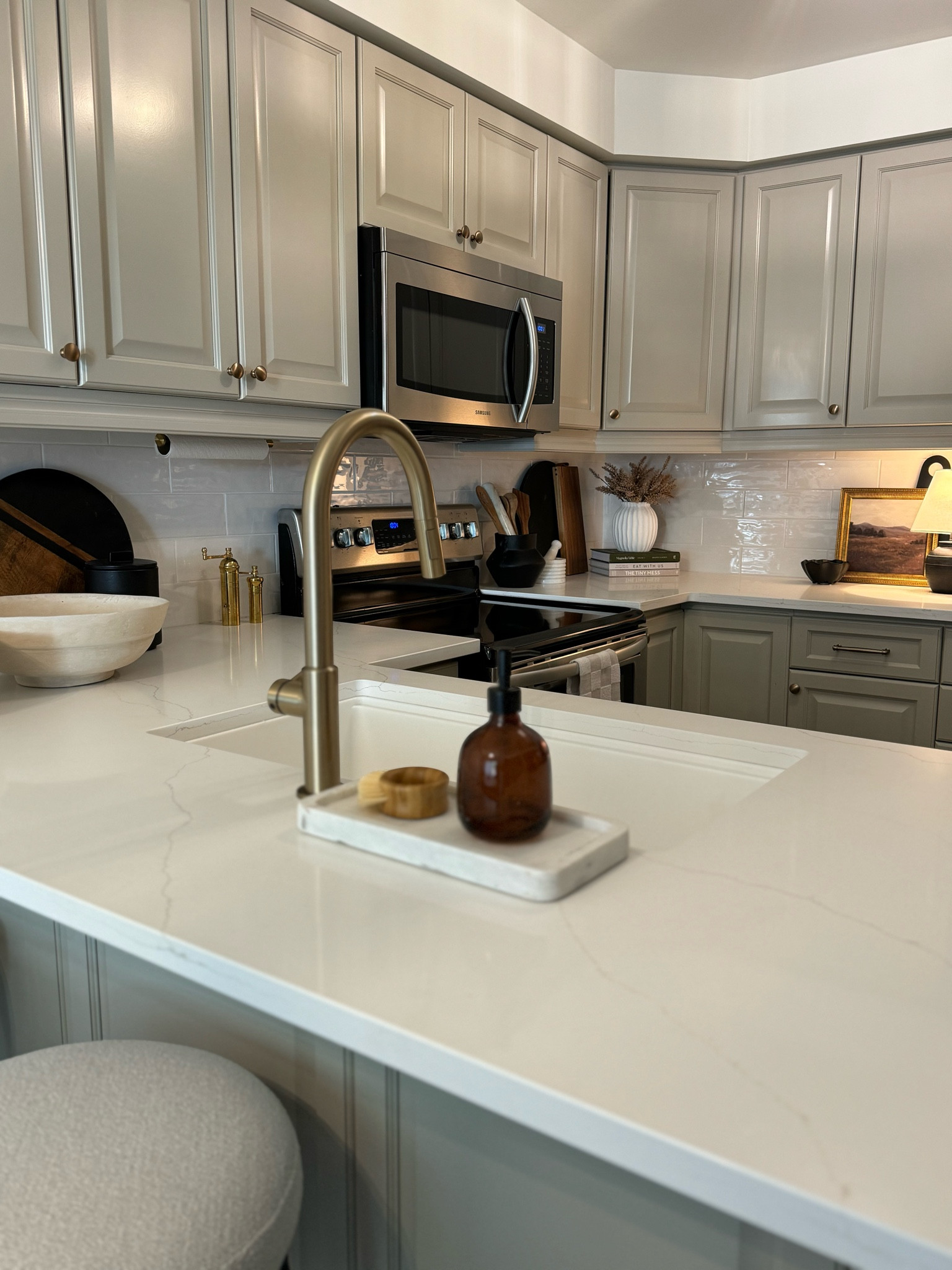 We envisioned this kitchen when we purchased our house ago + we’re so happy with how it turned out. This space makes us feel right at home! 🥰🏡

We love the mix of the bright white quartz countertops, warm grey cabinets, and champagne bronze hardware. 🤍🤎

We can’t wait to see it full of our family + friends & make memories here! 🫶🏼🥹

#LTKautumn #LTKcanada #LTKstyletip
