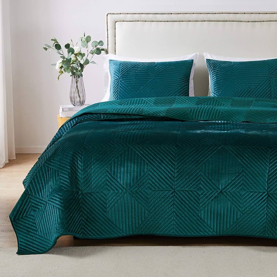 Barefoot Bungalow Riviera Velvet Quilt and Pillow Sham Set, 3-Piece King/Cal King, Teal | Amazon (US)