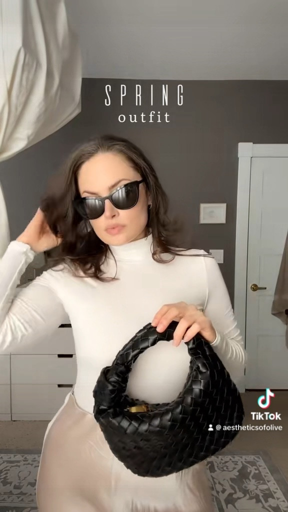 I’m wearing a M in the Aritzia turtleneck, and a 10 in the Aritzia skirt.

#LTKworkwear #LTKmidsize #LTKVideo