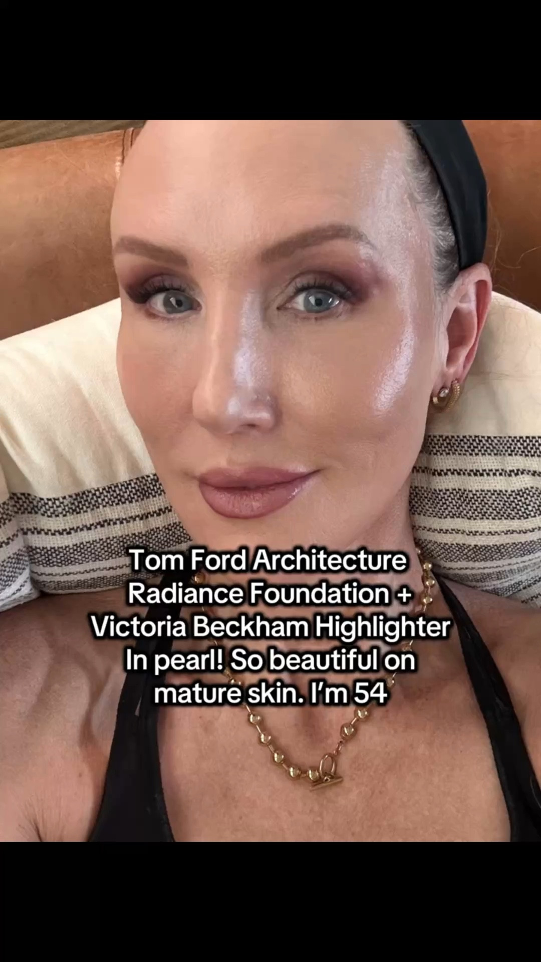 So beautiful on mature skin! ❤️

@tomfordbeauty Architecture Radiance Foundation @Victoria Beckham Beauty Highlight Stick in Pearl #makeup #over50makeup #makeuptips #makeupformatureskin #luxurymakeup 