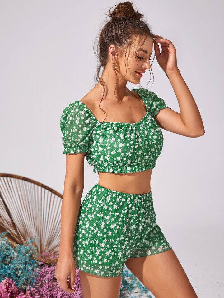 Ditsy Floral Crop Top & Shorts Set | SHEIN