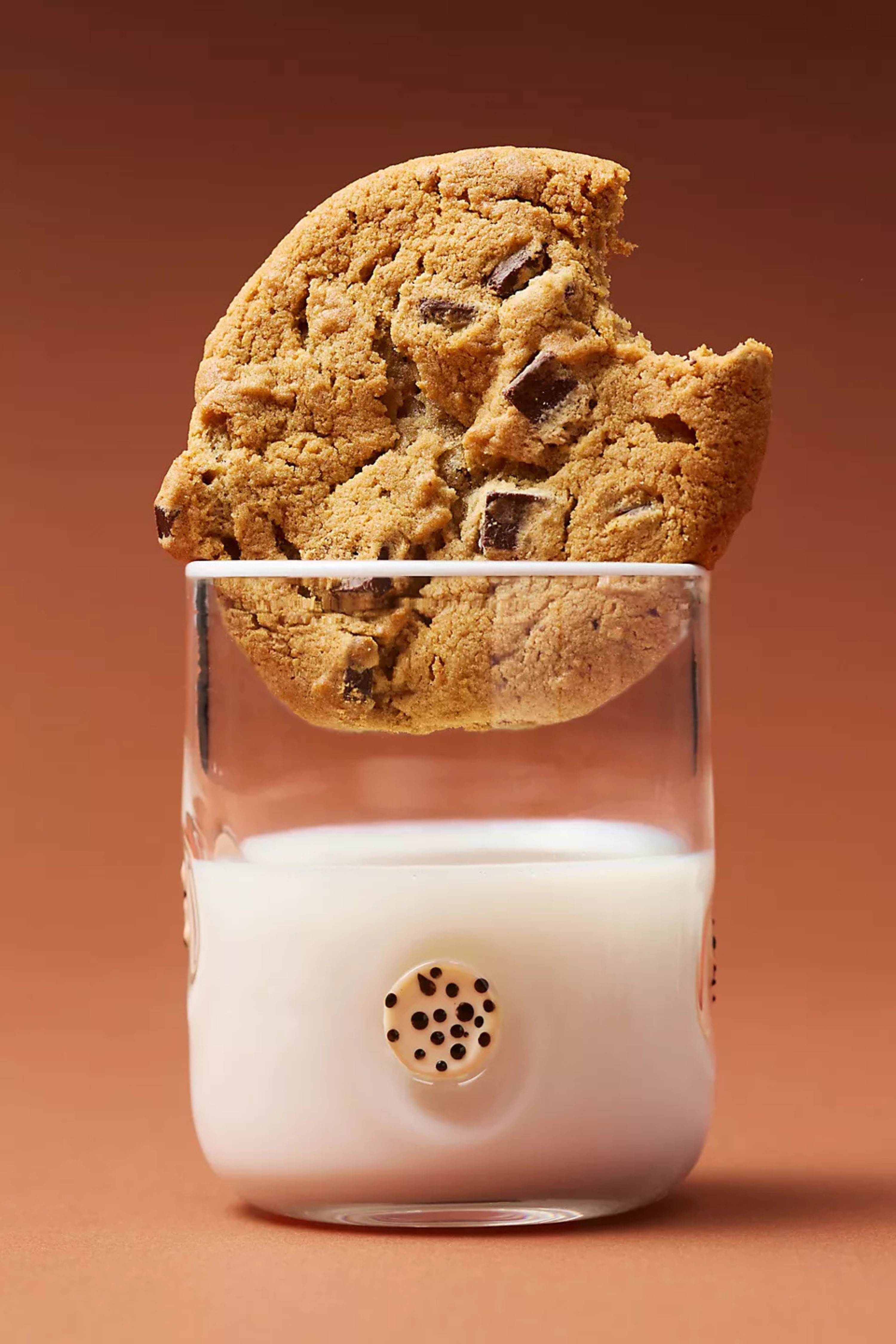 These Cookie Glasses Are Too Cute to Pass Up

Life's a little sweeter with cute glassware 🍪✨ These cookie glasses are the perfect blend of playful and practical, adding a fun touch to your morning coffee, iced latte, or evening treat. They're the kind of kitchen find that makes everyday moments feel a little more special—and look adorable on display.

#AnthropologieFinds #GlasswareLove #CookieLover #KitchenInspo #CoffeeBarStyling #CuteKitchenFinds #HomeDecorFinds #WhimsicalHome #EverydayLuxury #AnthropologieHome 

 #LTKHome