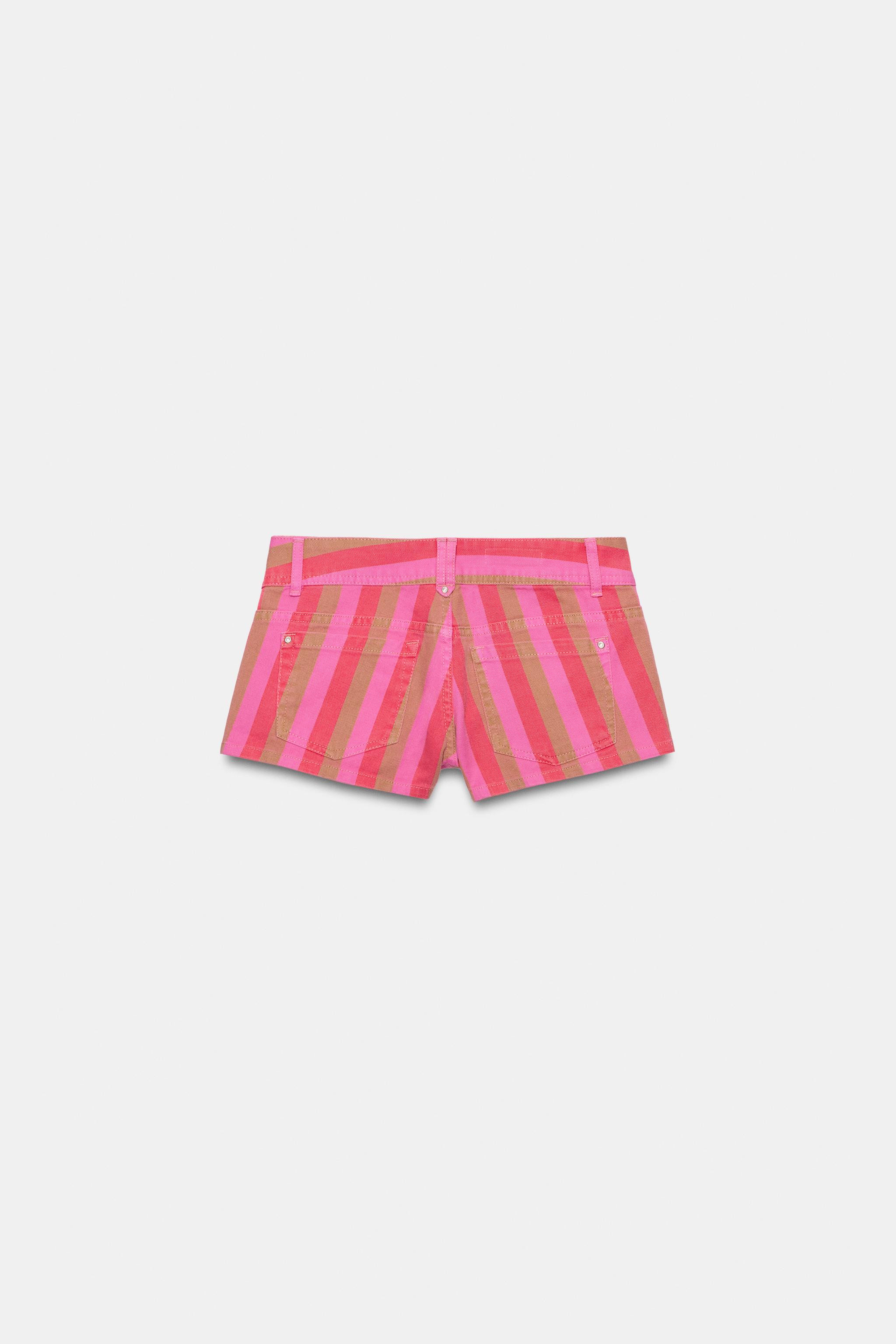 Low-rise mini shorts with belt loops and a five-pocket design. Zip fly and metal button fastening... | Zara UK