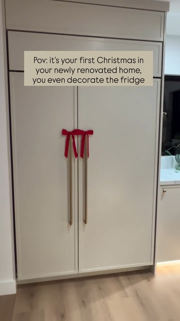 I’m usually late with my Christmas decor every year, but not this year. I’m so exited to decorate. We used to have peach/orange walls (I know gross) so it was hard to make it feel like Christmas in here.

The red bows are linked on my LTK link in bio.

#christmastime #earlychristmasdecorating #homeremodel #christmasinthekitchen