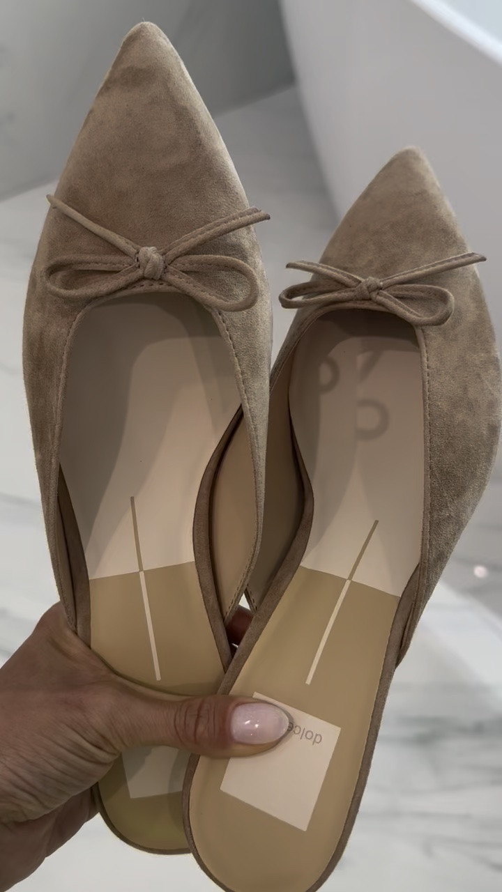 These adorable neutral mules on sale right now so comfy

#LTKPetite #LTKSaleAlert #LTKootd