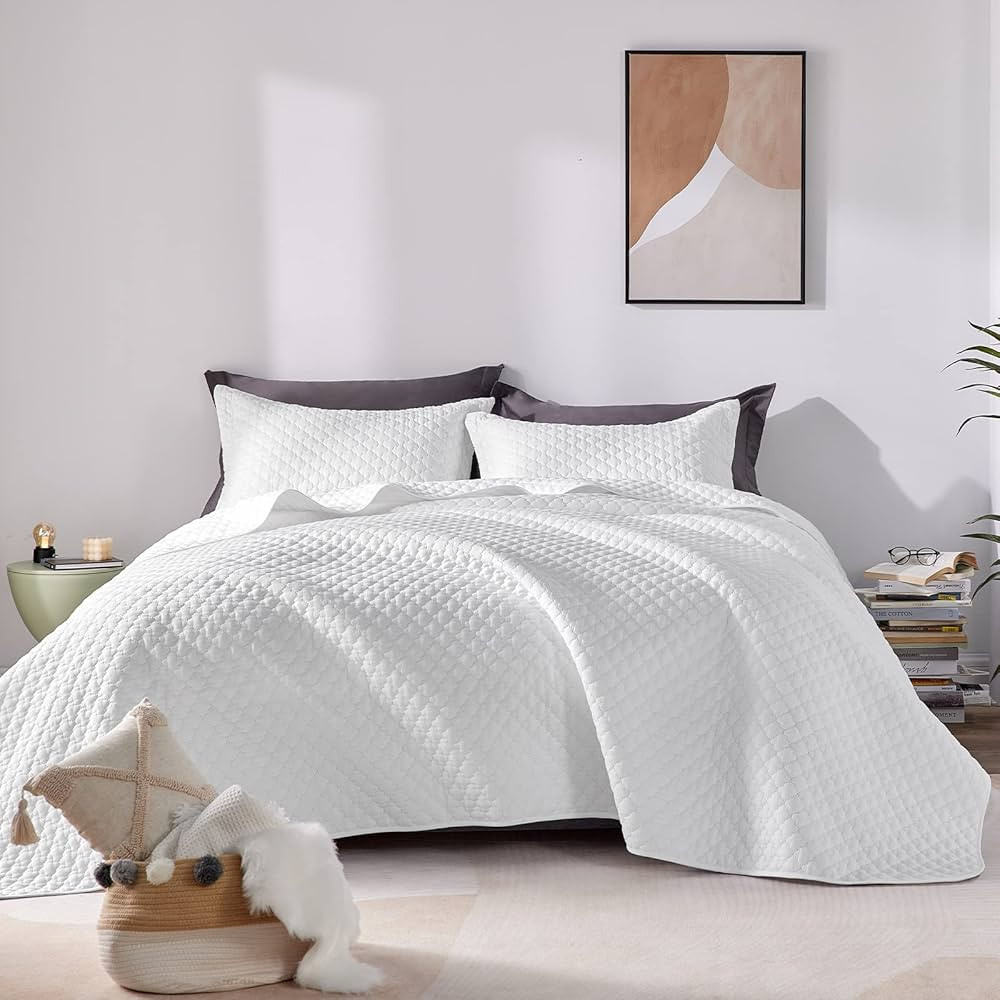 CozyLux Quilt Set Queen Full Size White 3 Pieces - Lightweight Soft Bedspread - Lantern Ogee Patt... | Amazon (US)