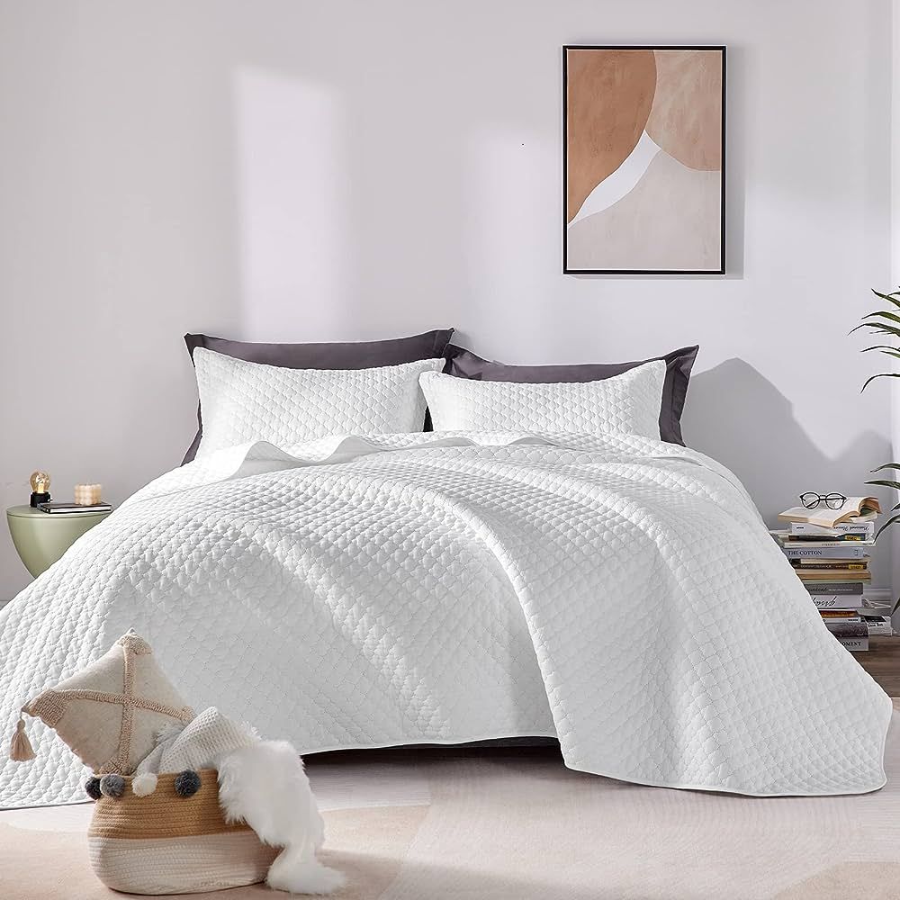 CozyLux Summer Quilt Sets Queen/Full Size White 3 Pieces - Lightweight Soft Bedspread - Lantern O... | Amazon (US)