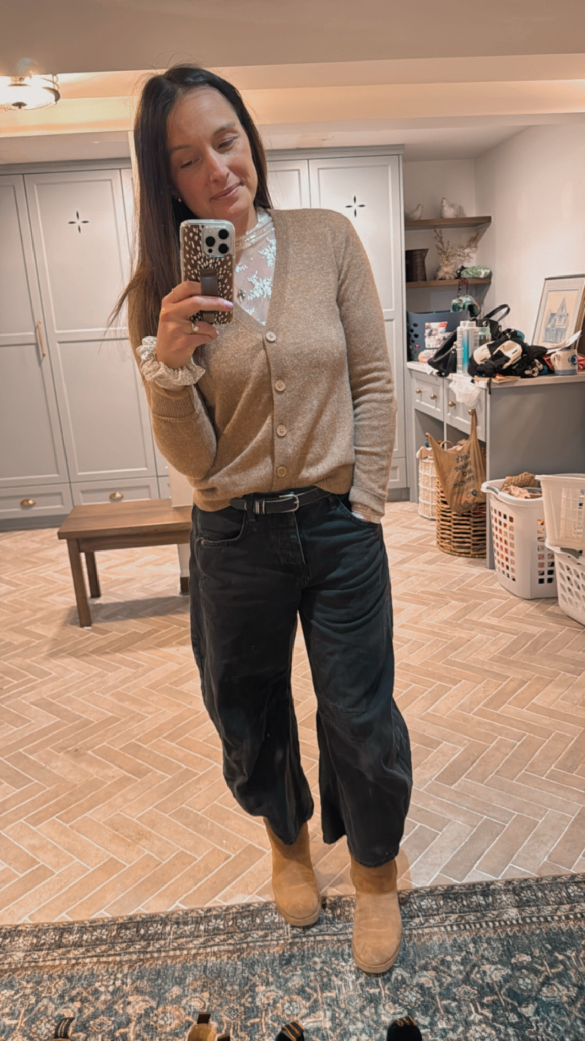 an ootd featuring two staples from free people that you can wear over and over again in so many ways✨

jeans: size 27
top: medium 