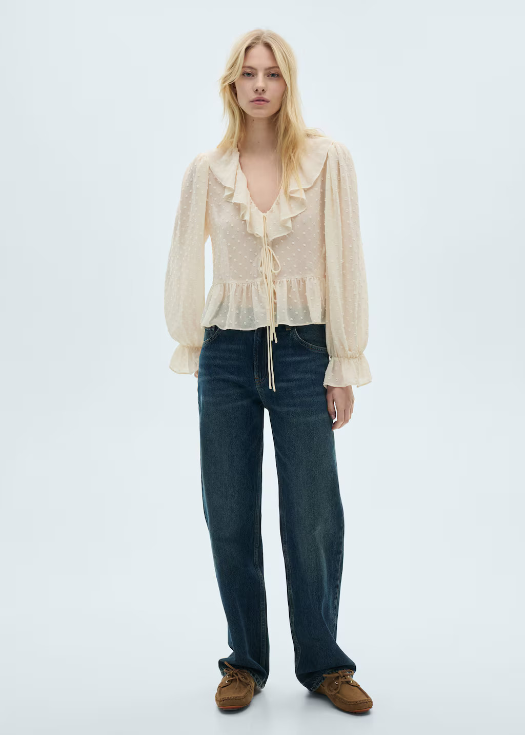 Ruffled blouse with bow closure ecru - Woman - 10 - MANGO | MANGO (UK)