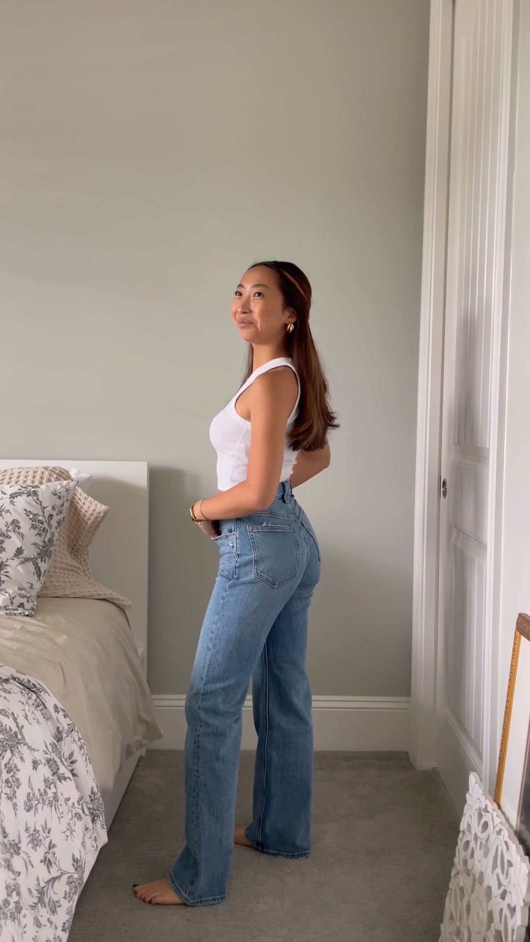 Itsliddystyle wearing Abercrombie 90s Relax jeans (size 25 XSHORT & SHORT). Jeans. Abercrombie jeans. Summer jeans. 

#LTKSeasonal #LTKFind #LTKstyletip