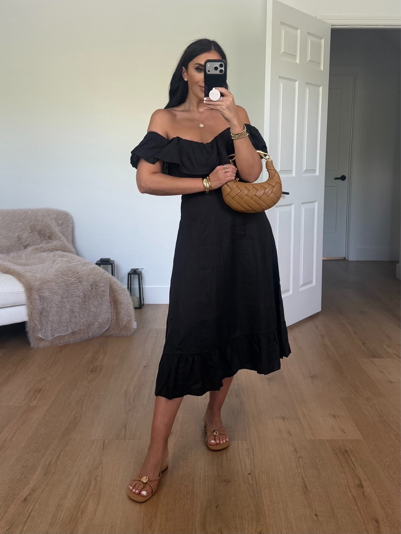 Aritzia Marmion Linen Dress wearing size 4