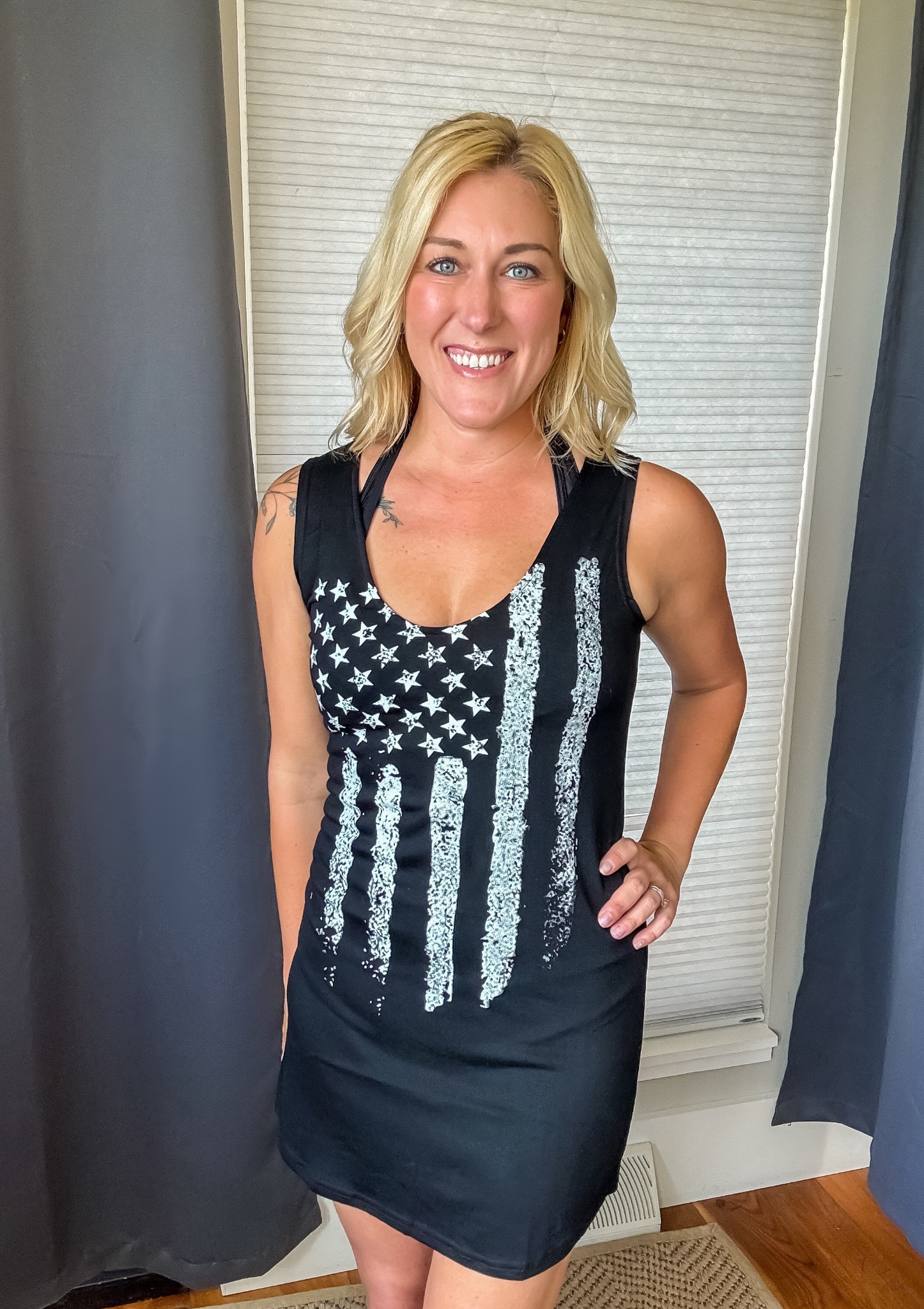 This black swim cover-up brings all the edgy, all-American vibes — Slip it on, stay comfy, and let your patriotic side shine! 🇺🇸✨