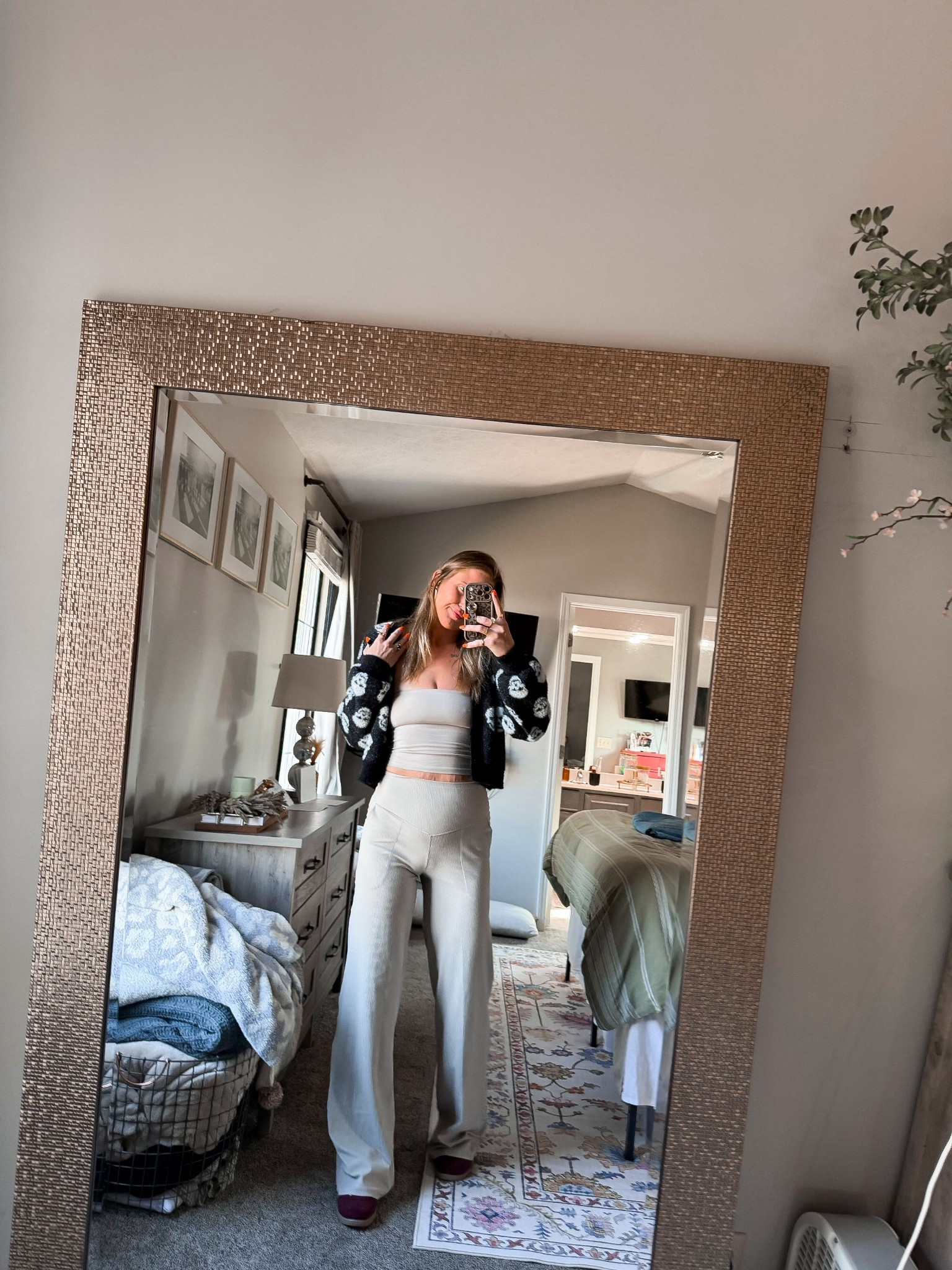 Spooky season things 💀🖤🎃
Aerie set | forever21 cardigan | target shoes #stylediary #comfylooks #casuallooks  

#LTKShoeCrush #LTKFindsUnder50 #LTKSeasonal