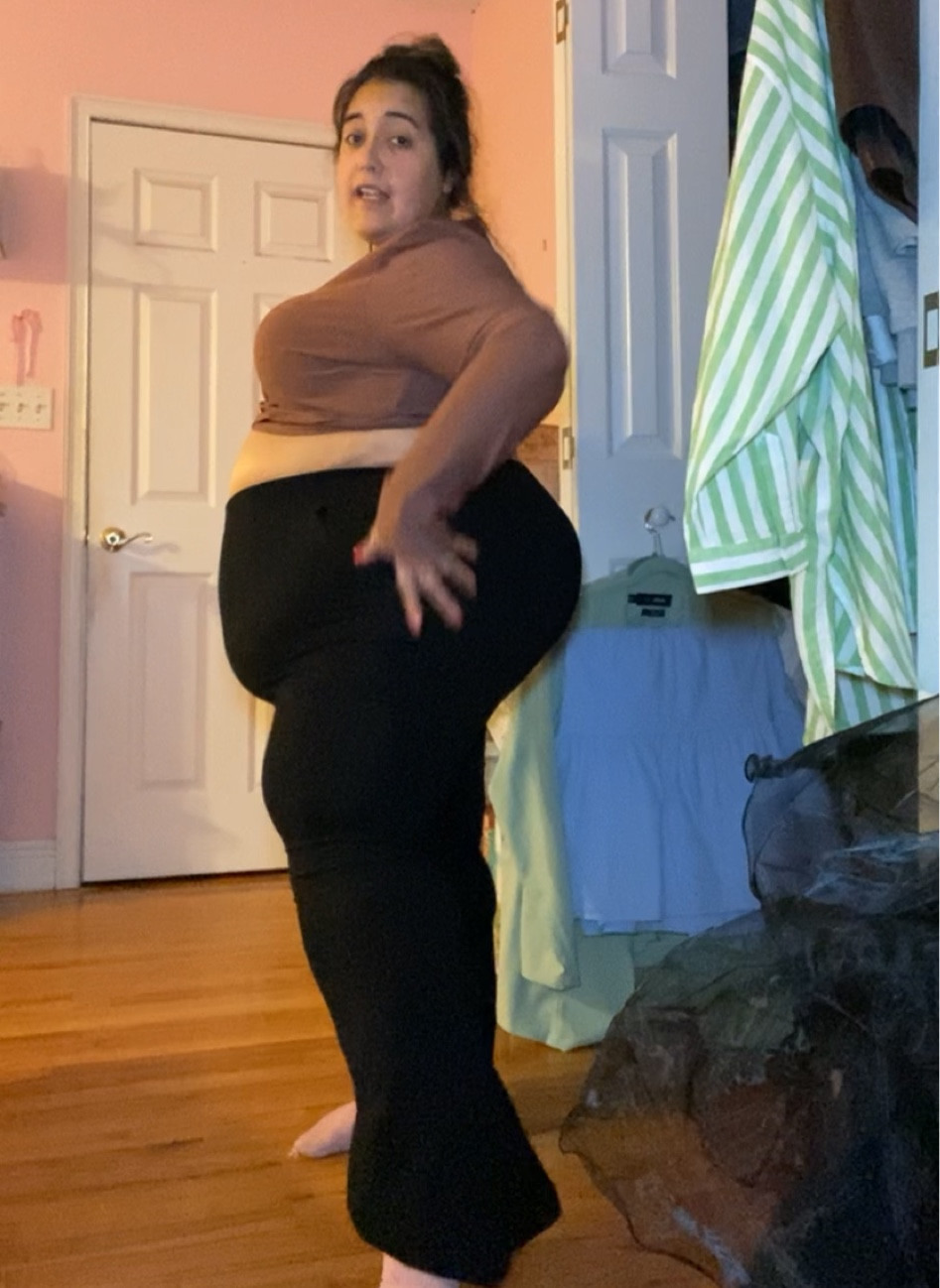 My new fav leggings 🩷 less than $24! 

#LTKPlusSize #LTKActive #LTKSaleAlert