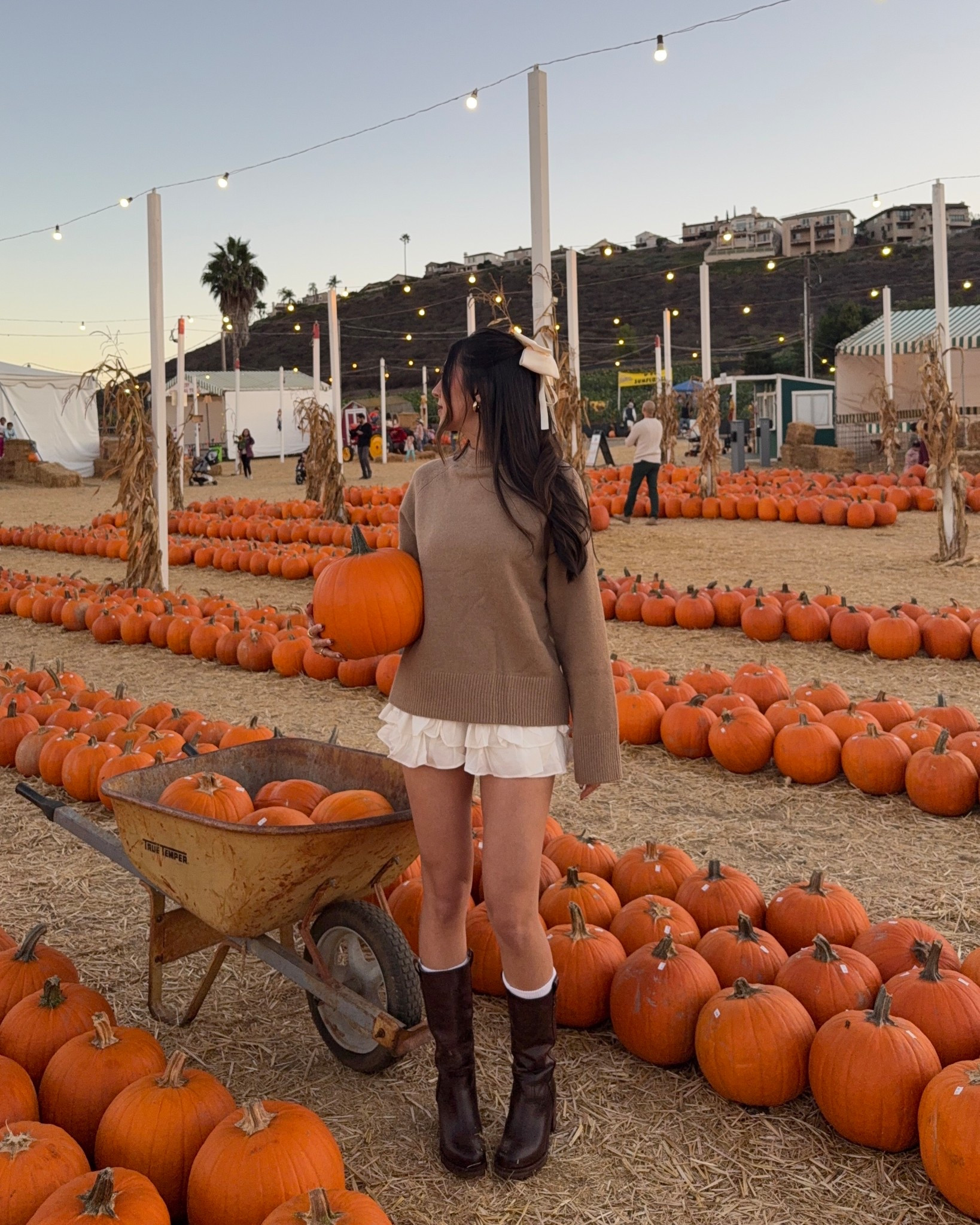 Ruffle skirt, oversized brown sweater and chocolate brown boot pumpkin patch outfit idea 🫶🏼🍂🧸🎃

#LTKHalloween #LTKStyleTip #LTKSeasonal