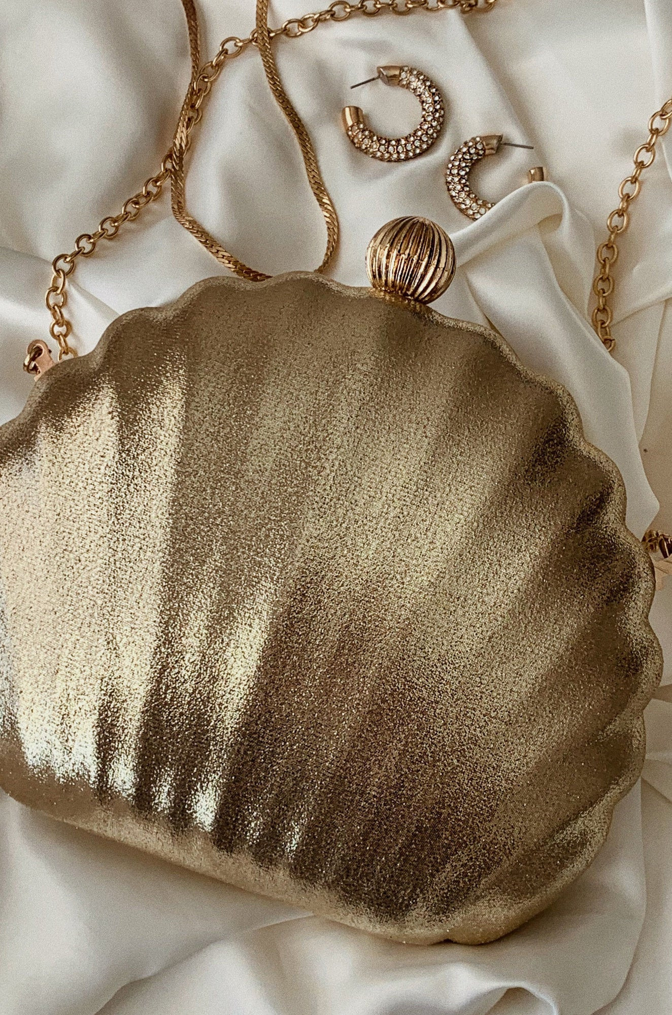 Seaside Suite Metallic Seashell Clutch - Gold | MISS LOLA