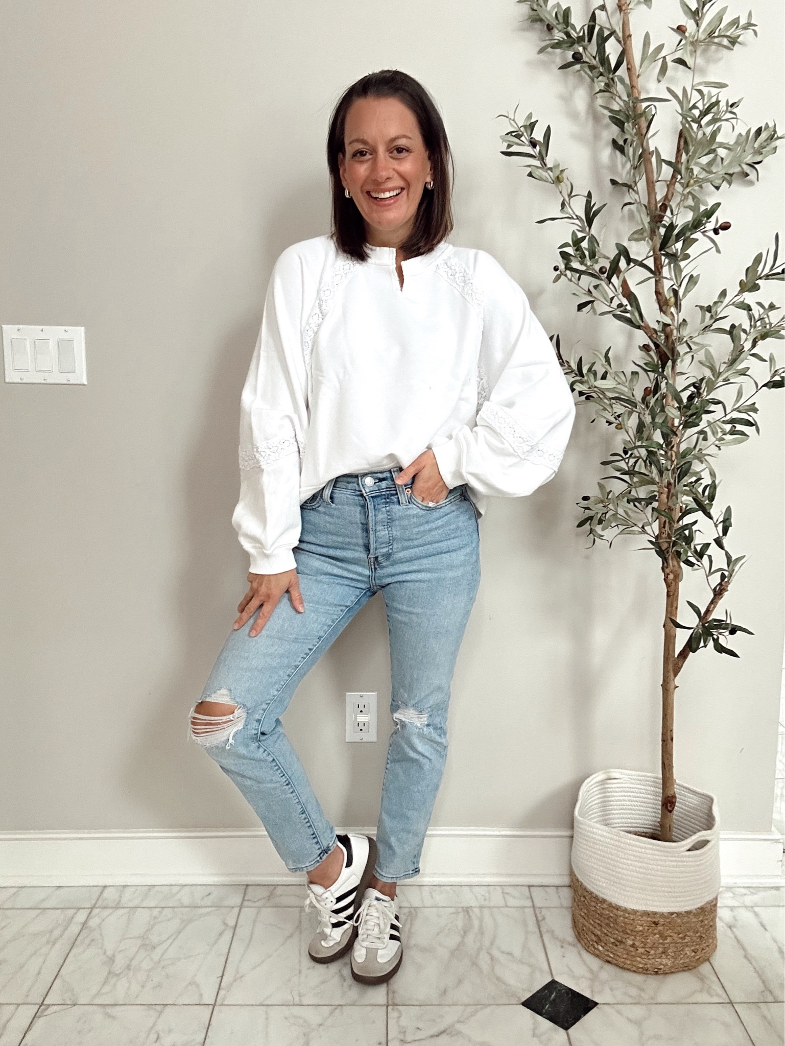 Aerie sale with code EXTRA25BFF when you sign in!

Sweatshirt runs big.



#LTKOver40 #LTKSaleAlert #LTKPetite