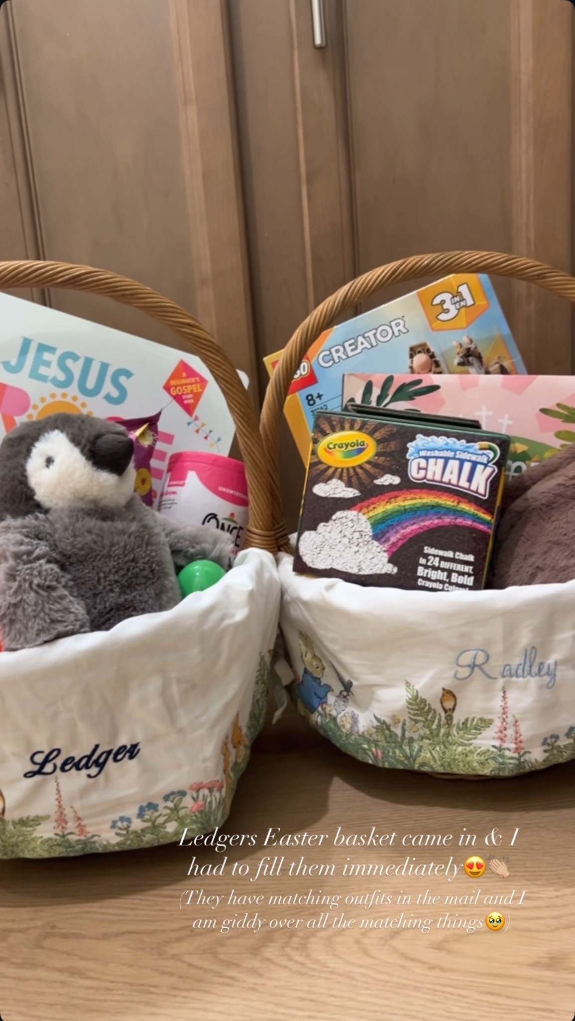 The baskets are the small size, sea grass & the font is William 