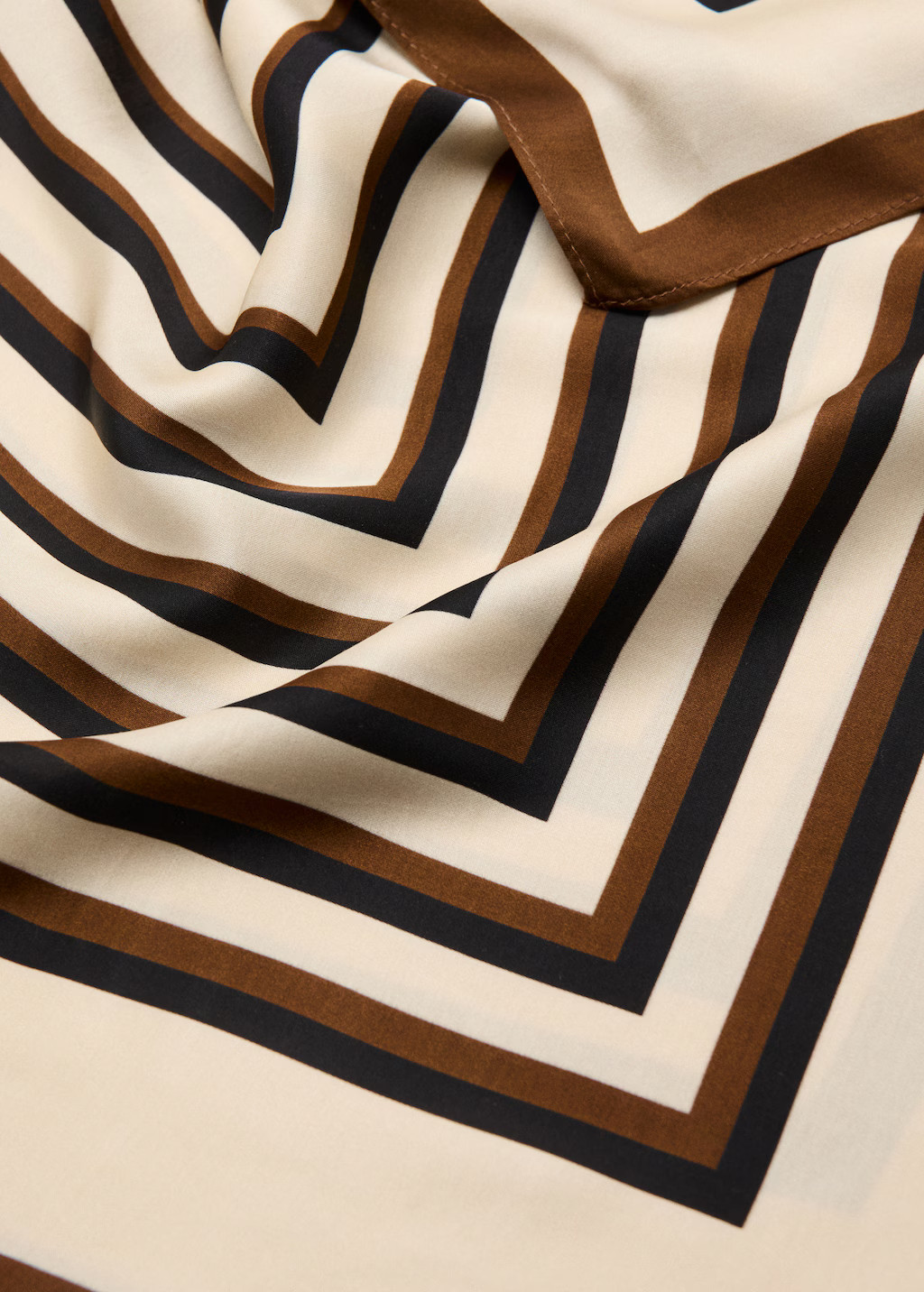 Geometric stripe-print scarf | MANGO (UK)