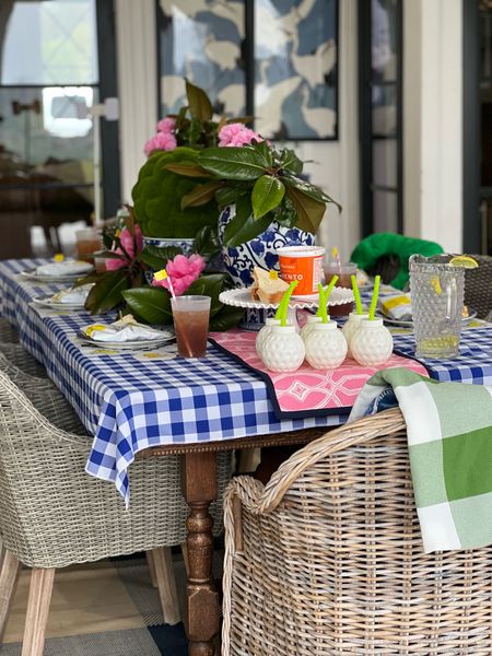 Golf table setting | outdoor entertaining | patio inspiration | home decor 

#LTKhome #LTKSeasonal #LTKparties