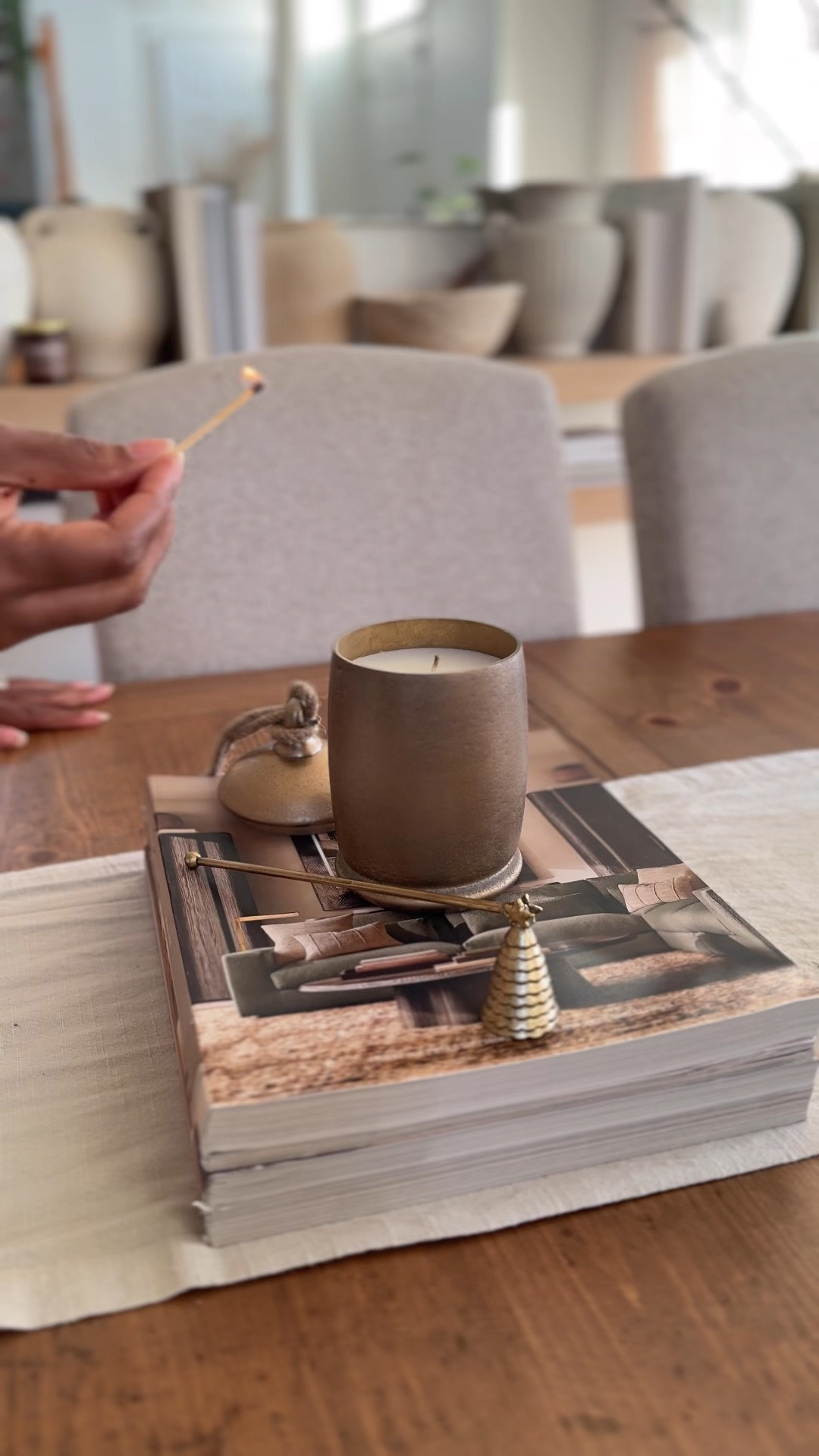 A cozy holiday candle find 🤎 I’ve linked it for you below 👇

#LTKSeasonal #LTKHome #LTKFindsUnder100