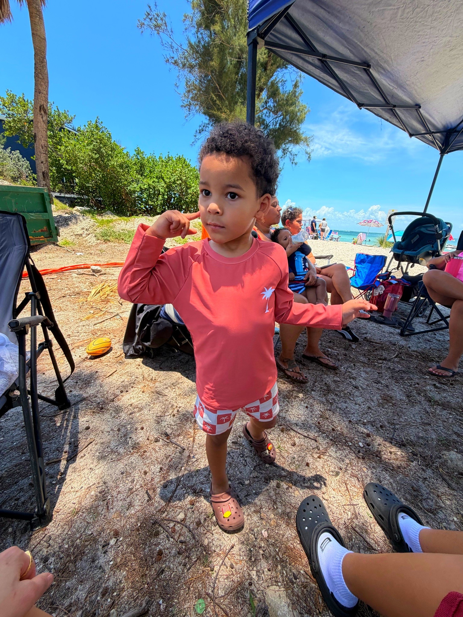 “¡Amé este traje de baño para niños! 🏝️☀️ La tela se siente cómoda, ligera y perfecta para días largos en la playa. Protege bien del sol con las mangas largas y el diseño está demasiado lindo. Además, se mantiene cómodo incluso jugando y corriendo. Definitivamente una compra que volvería a hacer. 💕 #BeachDay #MomFinds #KidsSwimwear”

#LTKKids #LTKSwim #LTKSaleAlert
