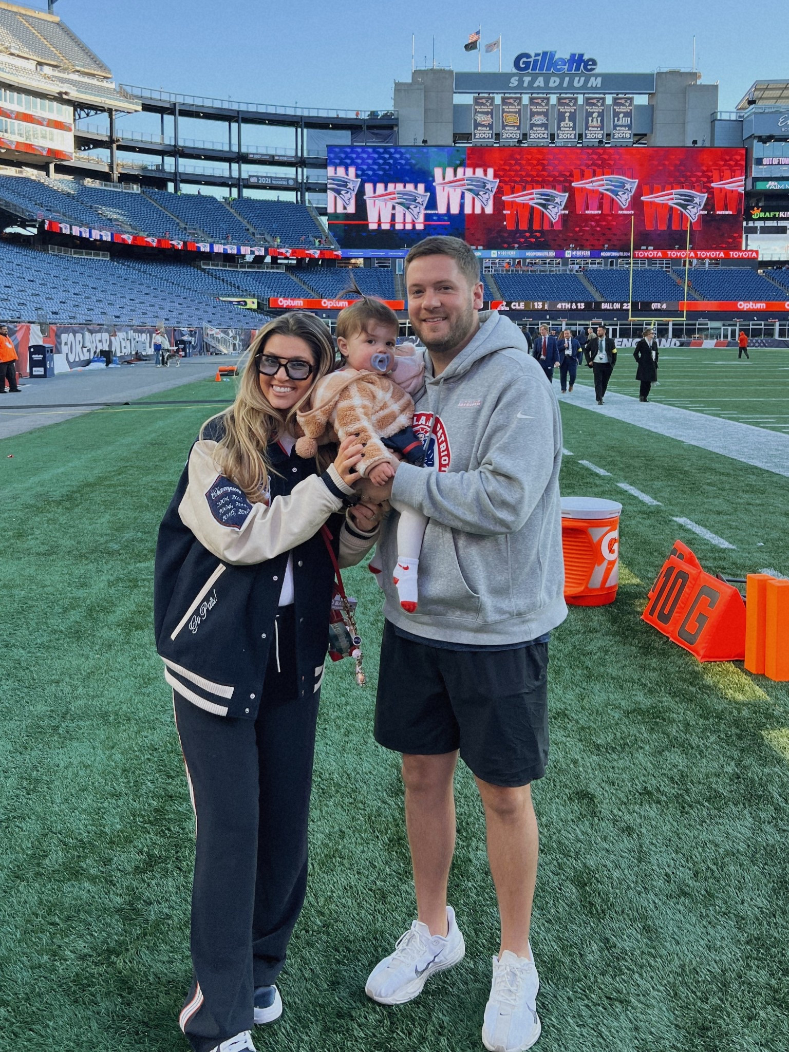 Patriots game day outfit ❤️💙
Abercrombie NFL
Love the fit of these Aritzia pants wearing a size M 

#LTKFamily #LTKSeasonal