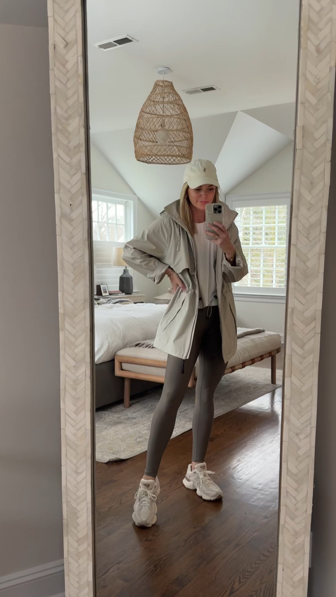 rainy day fit Check 
-XS jacket 
-small tee
-small leggings (my exact color is older) 
-sneakers tts 
