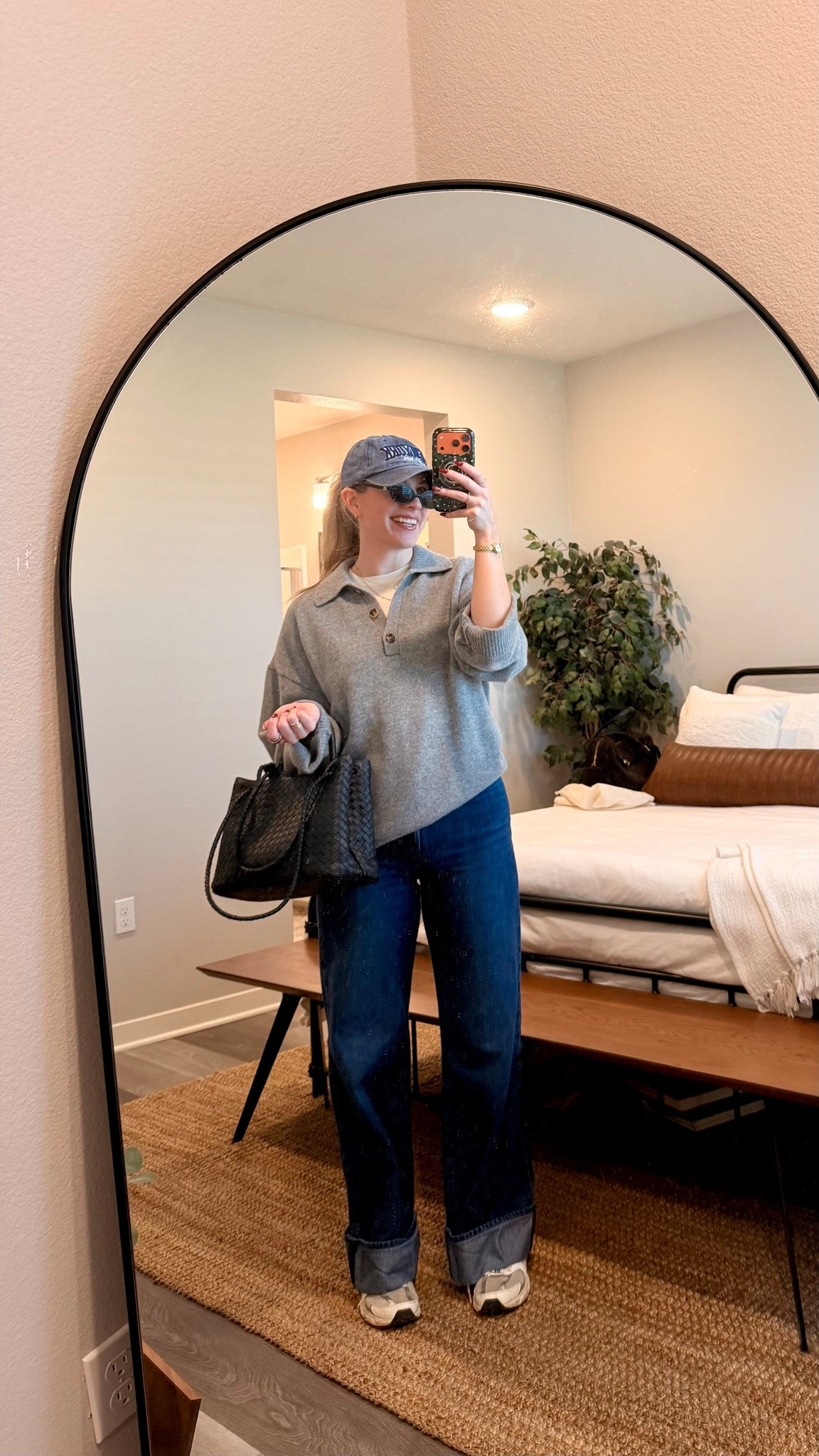 elevated casual done right.
a soft jersey tee + oversized cashmere sweater paired with wide leg cuffed denim and sneakers is my current uniform. cozy, polished, and actually wearable.

linked everything here 🤍


#LTKootd #LTKSeasonal #LTKTravel