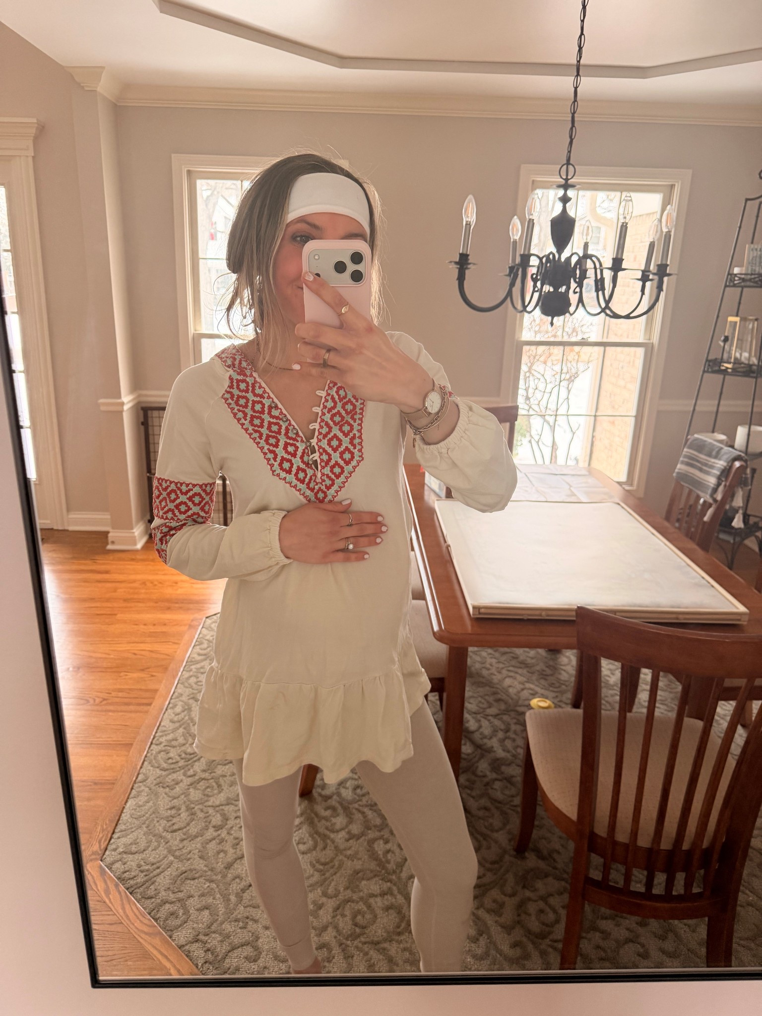 pregnant outfit ideas
(alo yoga are the best “non pregnant” leggings to grow with you)

 #aloyoga #pregnantootd