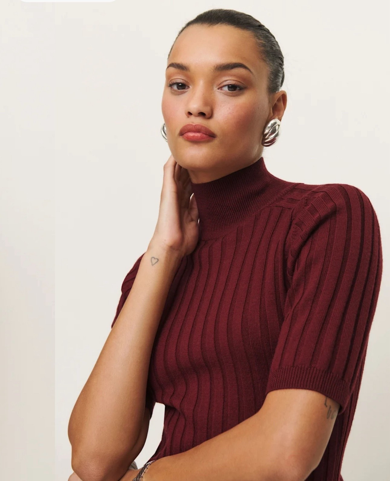 This sweater + dark wide leg denim + pointy toe boots + chic coat = the perfect fall outfit #reformationsale