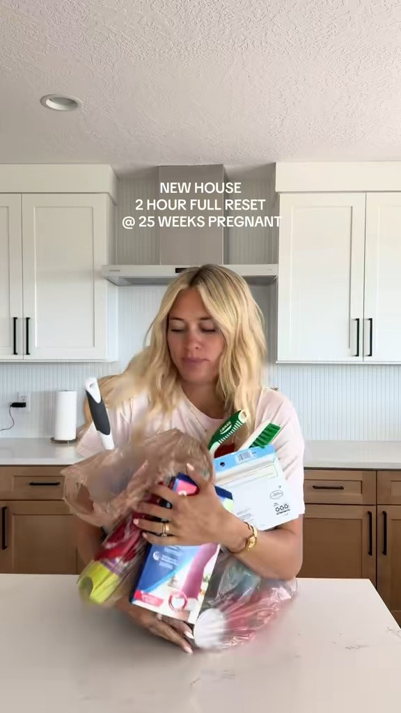 we’re on a cleaning mission today! 🧼