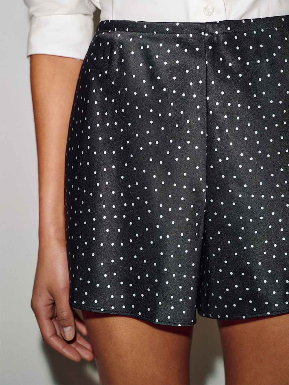 Gale Silk Mid Rise Short | Reformation (Global)