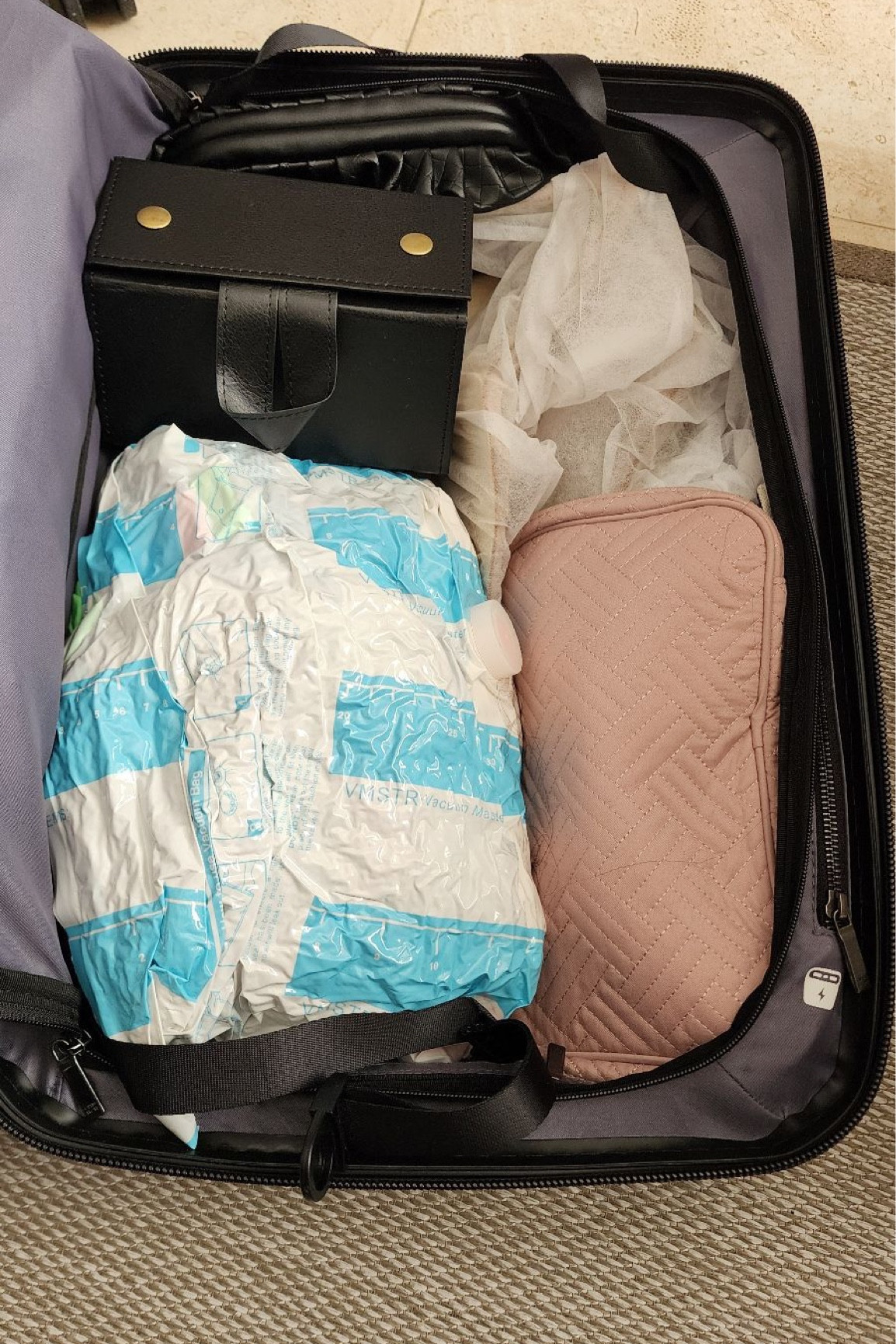 Travel Essentials✈️

This is how I pack more outfits than I should 😉



#LTKtravel #LTKfindsunder50 #LTKmidsize