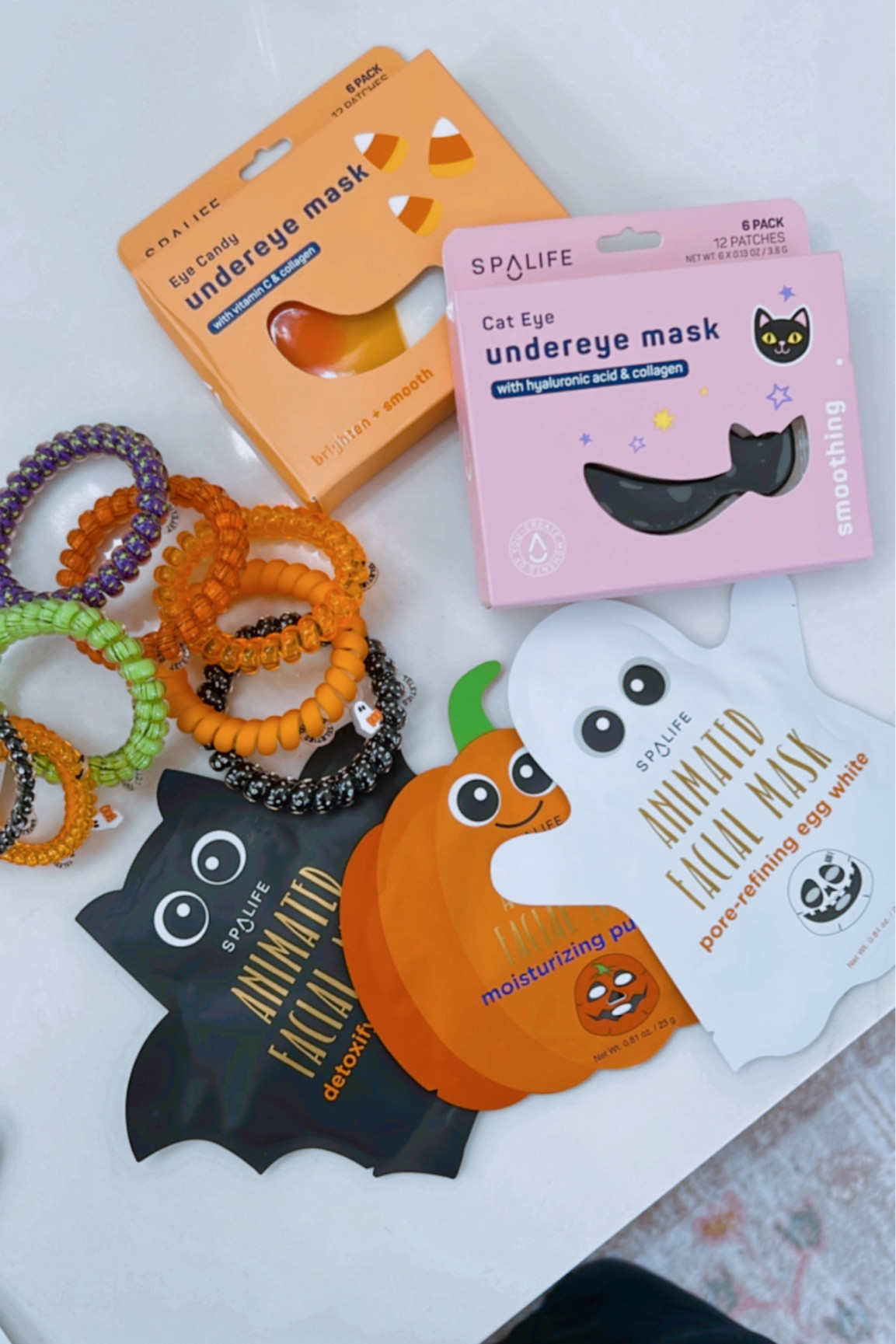 BOOtiful Gift Ideas 👻🧡

#boogift #halloweengift #facemask #hairties #beauty #beautybuys 

#LTKHalloween #LTKSeasonal #LTKGiftGuide